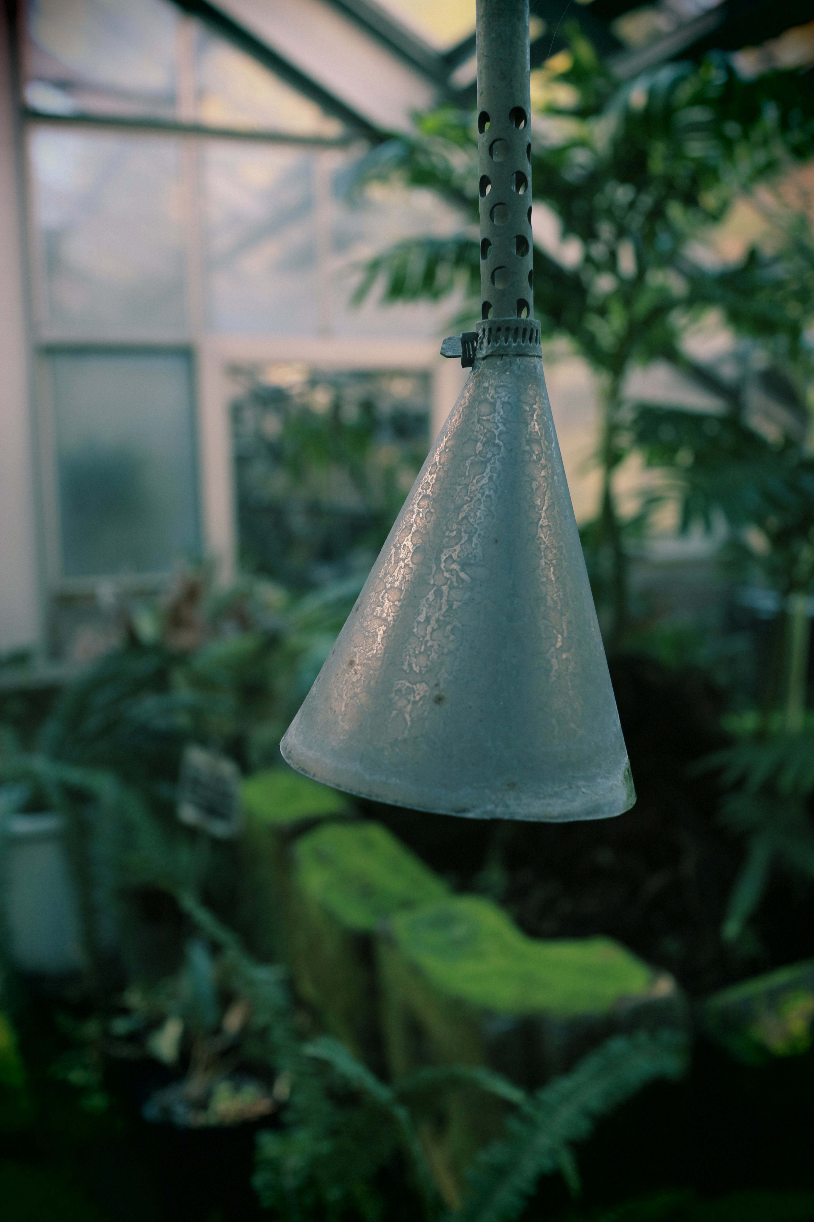 <b>四隅の落ち具合が控えめな感じ。標準の色調だと、シャドー部だけグリーン系に偏る印象。EOS M / EF-M 22mm F2 STM / 5,184×3,456 / トイカメラ風（色調: 標準） / 1/250秒 / F4 / -0.7EV / ISO400 / WB: オート</b>