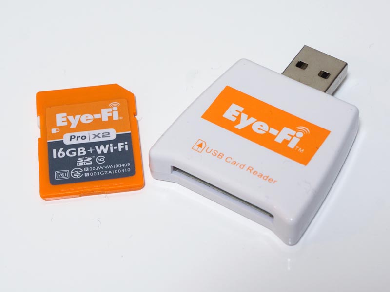 <b>Eye-Fi Pro X2 16GB Class 10。USB接続型のSDカードリーダーが付属</b>