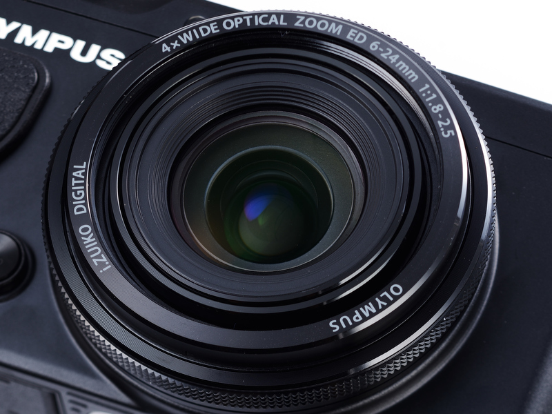 <b>「i.ZUIKO DIGITAL」の名を持つレンズ。明るい上に解像力も高い</b>