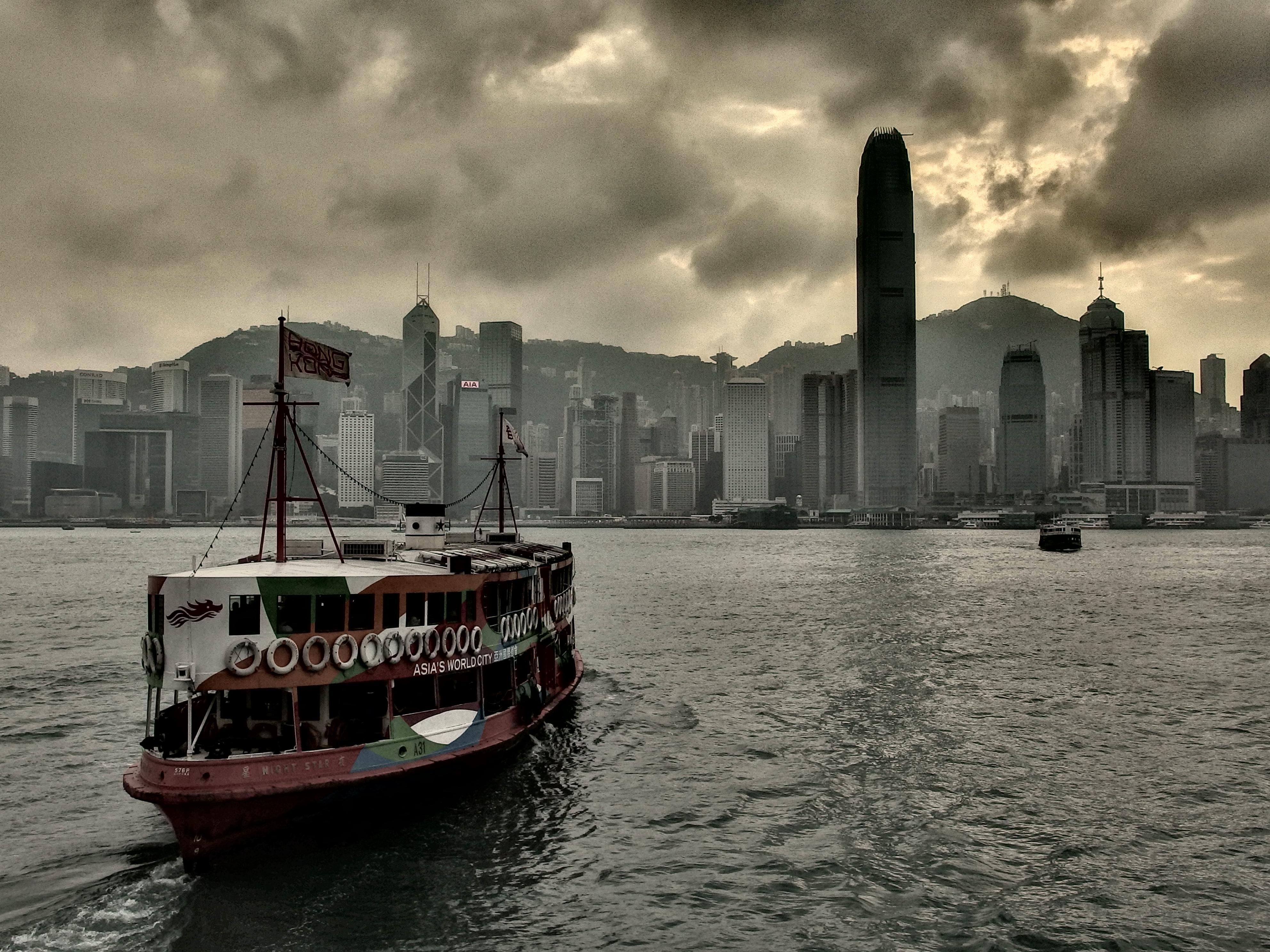 <b>これもドラマチックトーン。空がダイナミックだったので試したところ、イメージ通り仕上げることができた。XZ-2 / 約7.1MB / 3,968×2,976 / 1/1,000秒 / F5.6 / -2.0EV / ISO100 / WB:日陰 / 6.8mm</b>