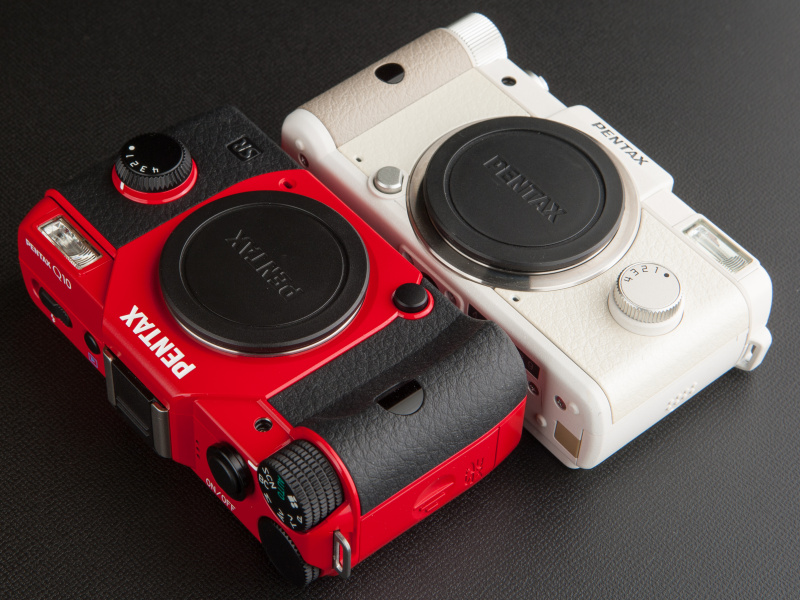 <b>従来機はマグネシウム合金ボディ、PENTAX Q10は樹脂製ボディを採用している</b>