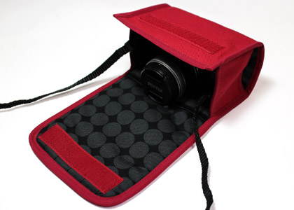 <b>レッド・ダークグレー</b>