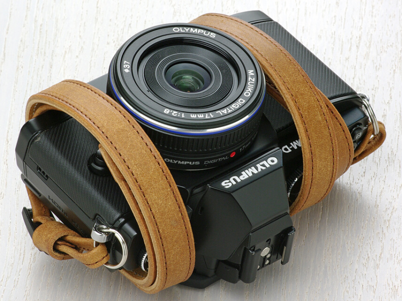 <b>カメラや手首に巻き付けられる柔らかさを特徴とする</b>