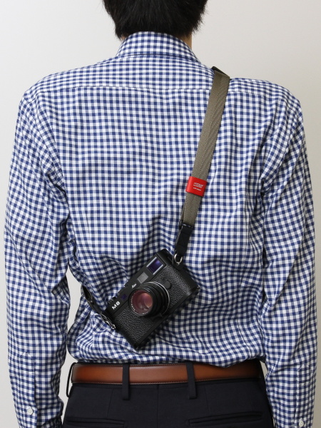 <b>自転車に乗る際、メッセンジャーバッグのように背中に回せる点が好評という</b>