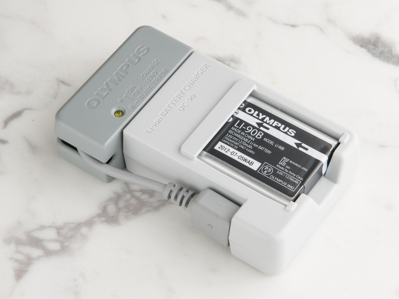 <b>UC-90はケーブルを収納してコンパクトに持ち運べる。まさに旅向けアイテムだ</b>