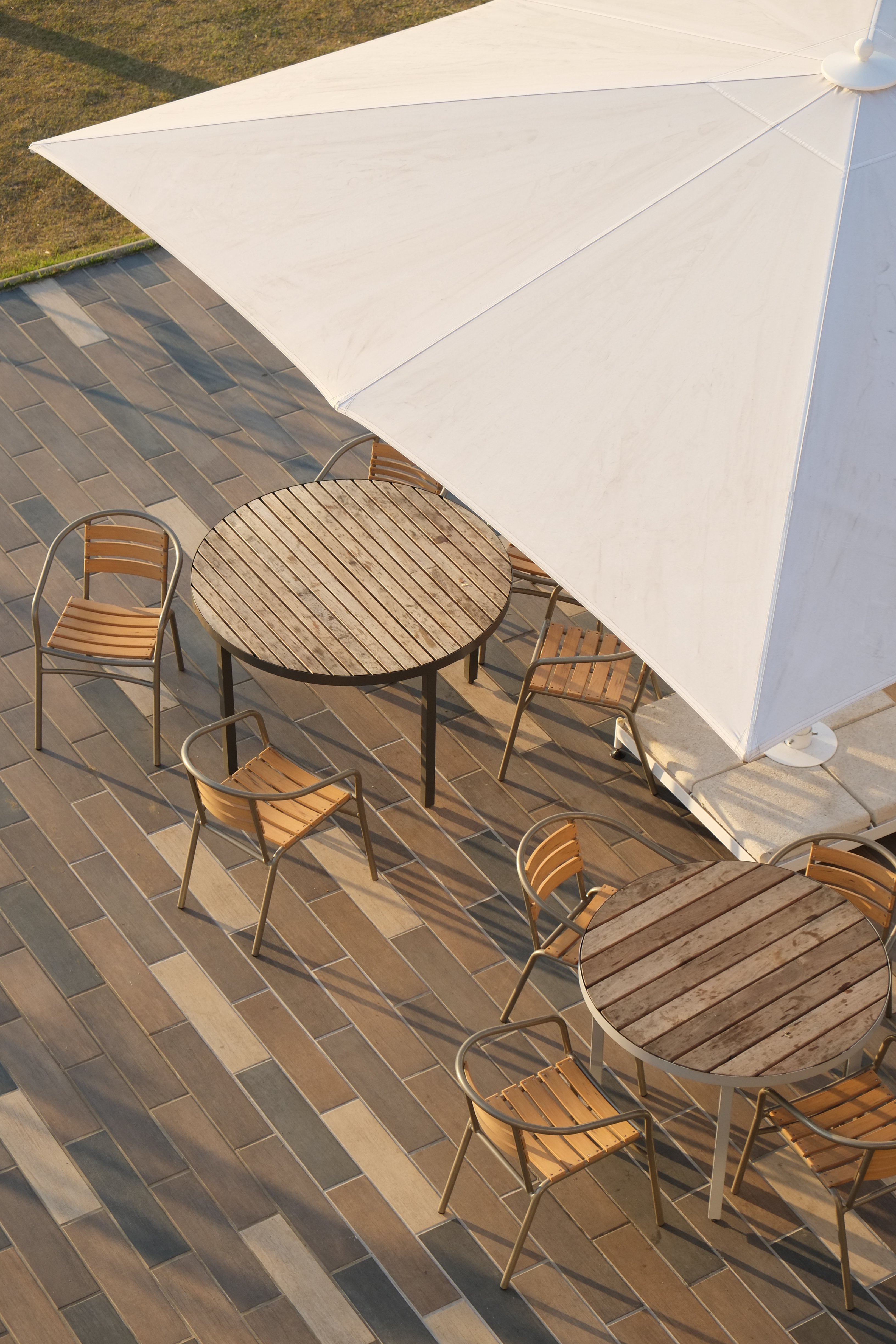 <b>X-E1 / XF 18-55m-m F2.8-4 R LM OIS / 約4.8MB / 3,264×4,896 / 1/400秒 / F5.6 / +0.7EV / ISO400 / 絞り優先AE / WB：オート / 55mm / フィルムシミュレーション：PROVIA</b>