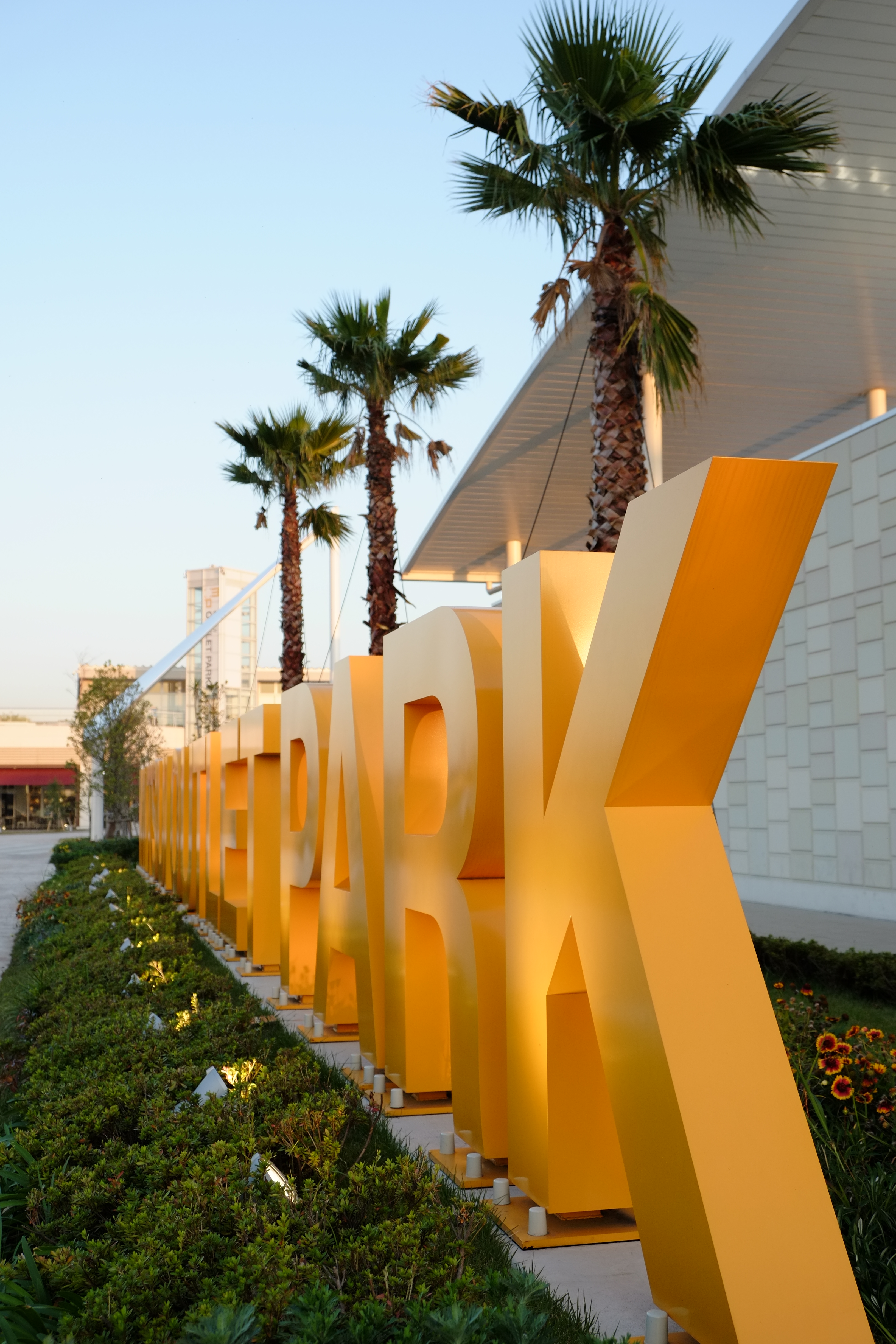 <b>X-E1 / XF 18-55m-m F2.8-4 R LM OIS / 約4.2MB / 3,264×4,896 / 1/300秒 / F4 / +0.3EV / ISO400 / 絞り優先AE / WB：オート / 26.5mm / フィルムシミュレーション：PRO Neg. Hi</b>