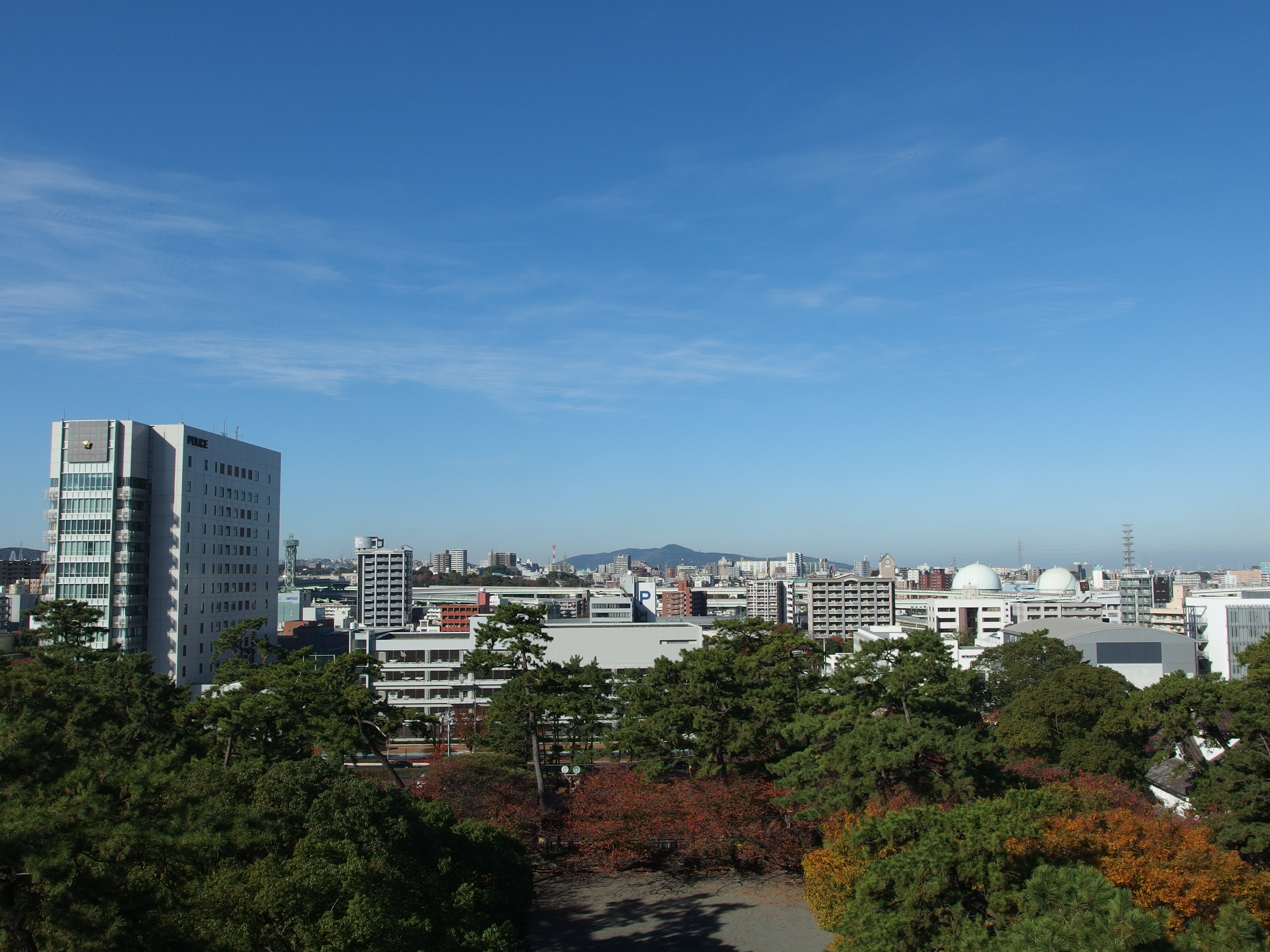 <b>城の天守閣から見た小倉中心部。XZ-2 / 約6.6MB / 3,968×2,976 / 1/1,000秒 / F4.5 / -0.3EV / ISO100 / WB:晴天 / 6mm</b>