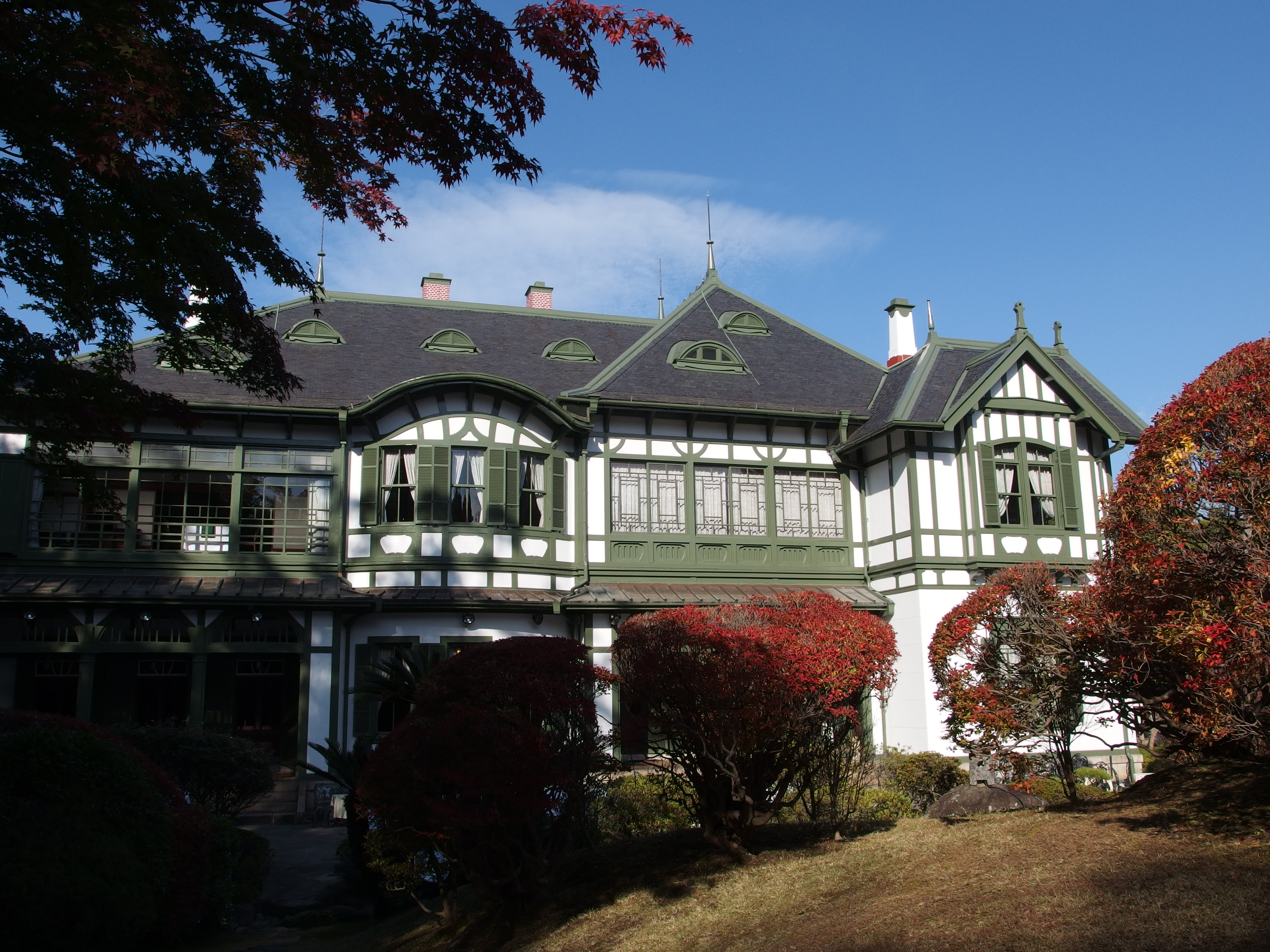 <b>明治時代に建てられた旧松本家住宅。この日は音楽会が催されていたが、せっかくなのでお願いして外観だけ撮影させてもらった。XZ-2 / 約6.7MB / 3,968×2,976 / 1/500秒 / F5.6 / 0.0EV / ISO100 / WB:オート / 6mm</b>