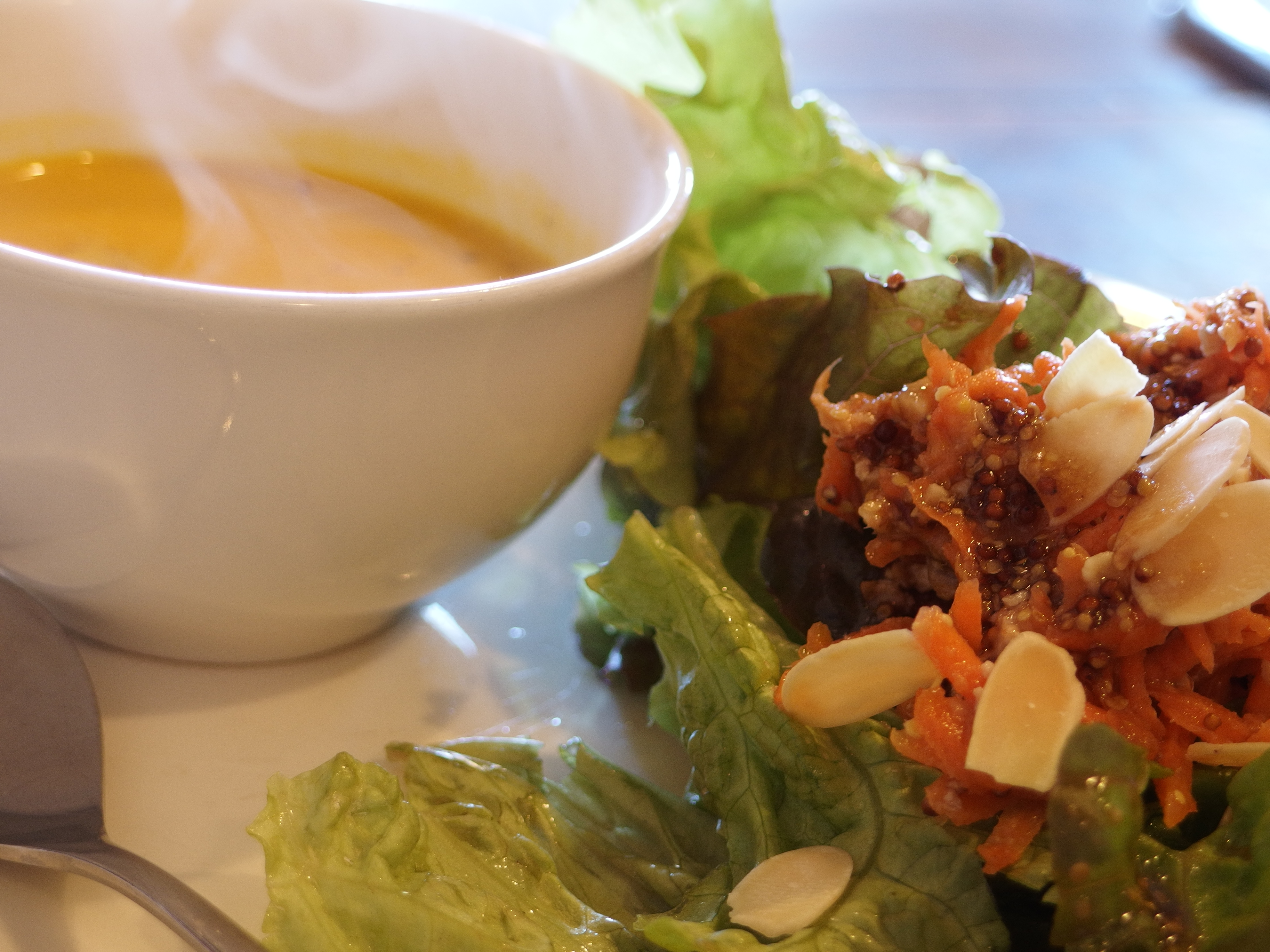 <b>北九州ではFacebookやTwitterに上げるために料理もよく撮影していた。XZ-2はマクロも使いやすく、明るいレンズと手ぶれ補正のおかげで多少暗い店内でも撮影できた。XZ-2 / 約6.1MB / 3,968×2,976 / 1/10秒 / F2.4 / 0.0EV / ISO100 / WB:オート / 18.9mm</b>