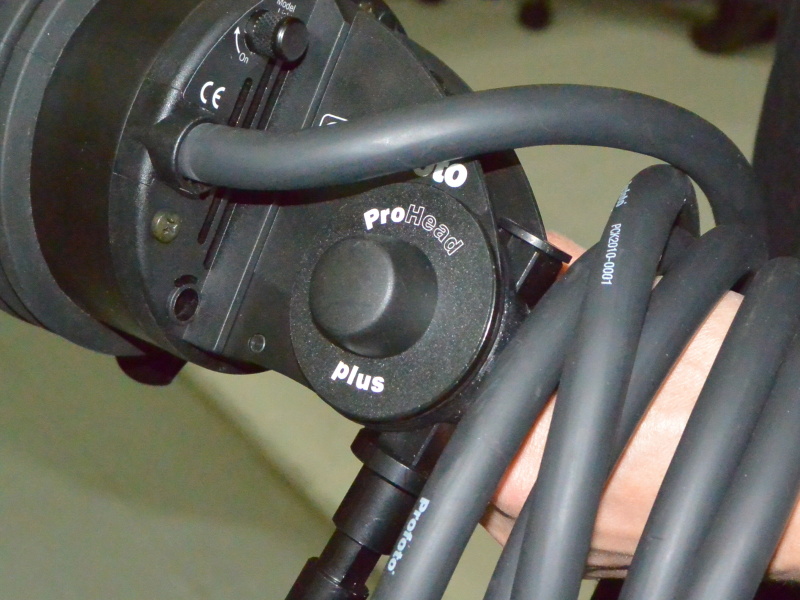 <b>Pro-B4の登場に合わせ、ヘッドも新しいモデルを用意。グラスカバーやチューブなどのアップデートを行なっているという。外観上の違いは「plus」の文字（右）</b>