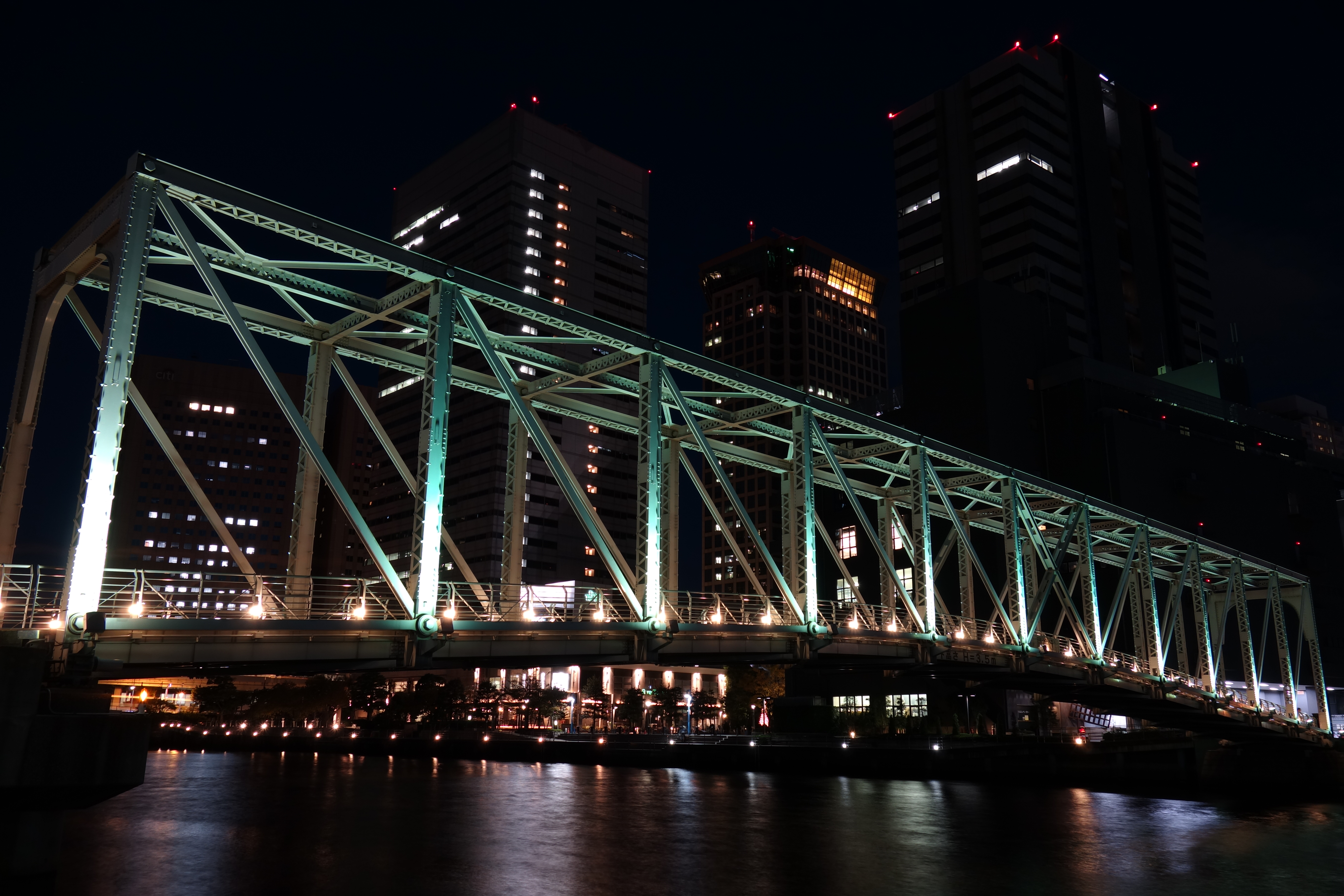 <b>ISO80 / DSC-RX100 / 約4.3MB / 5,472×3,648 / 4秒 / F5.6 / 0EV / 10.4mm</b>