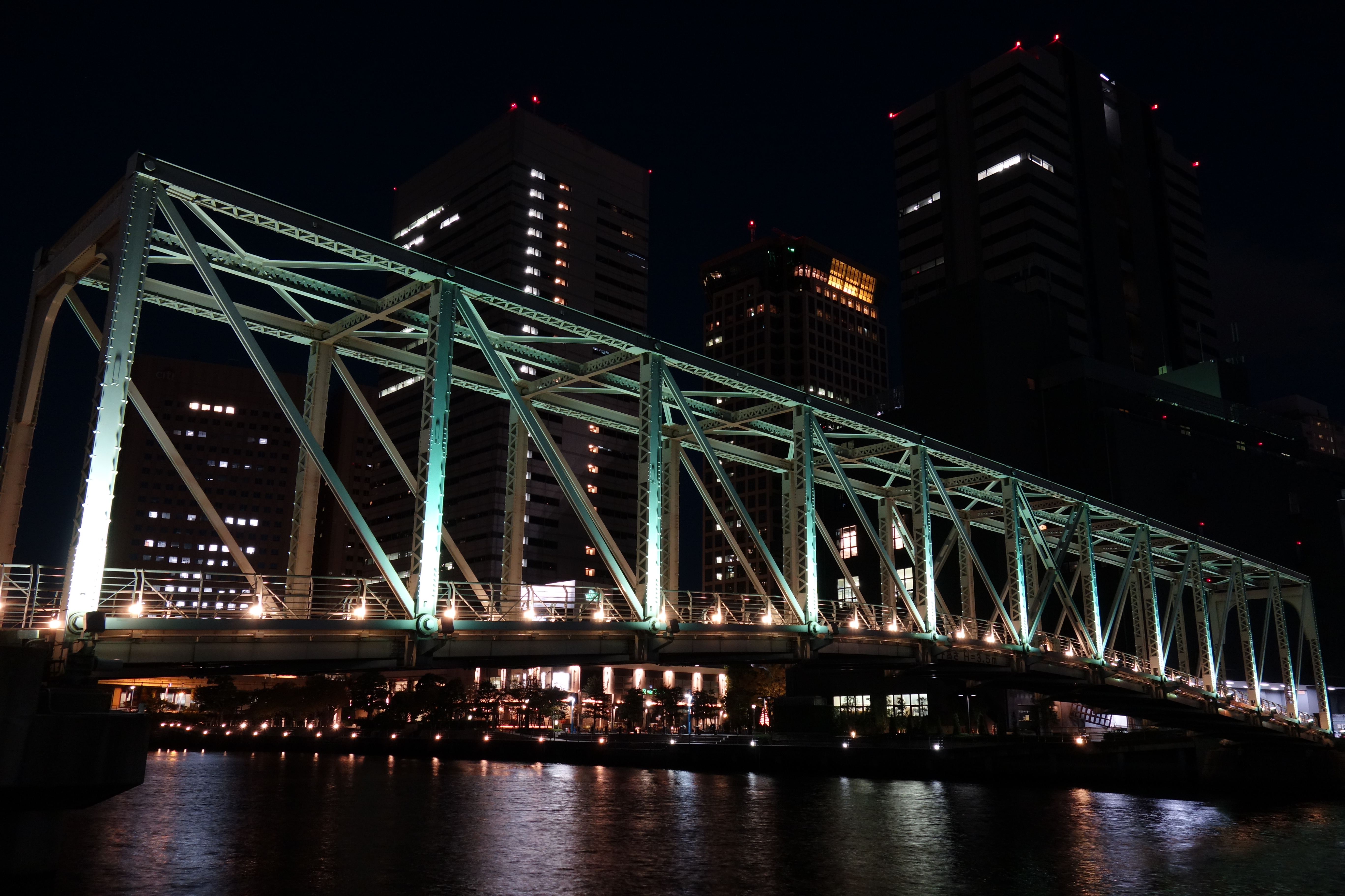 <b>ISO400 / DSC-RX100 / 約5.1MB / 5,472×3,648 / 1/1.2秒 / F5.6 / 0EV / 10.4mm</b>