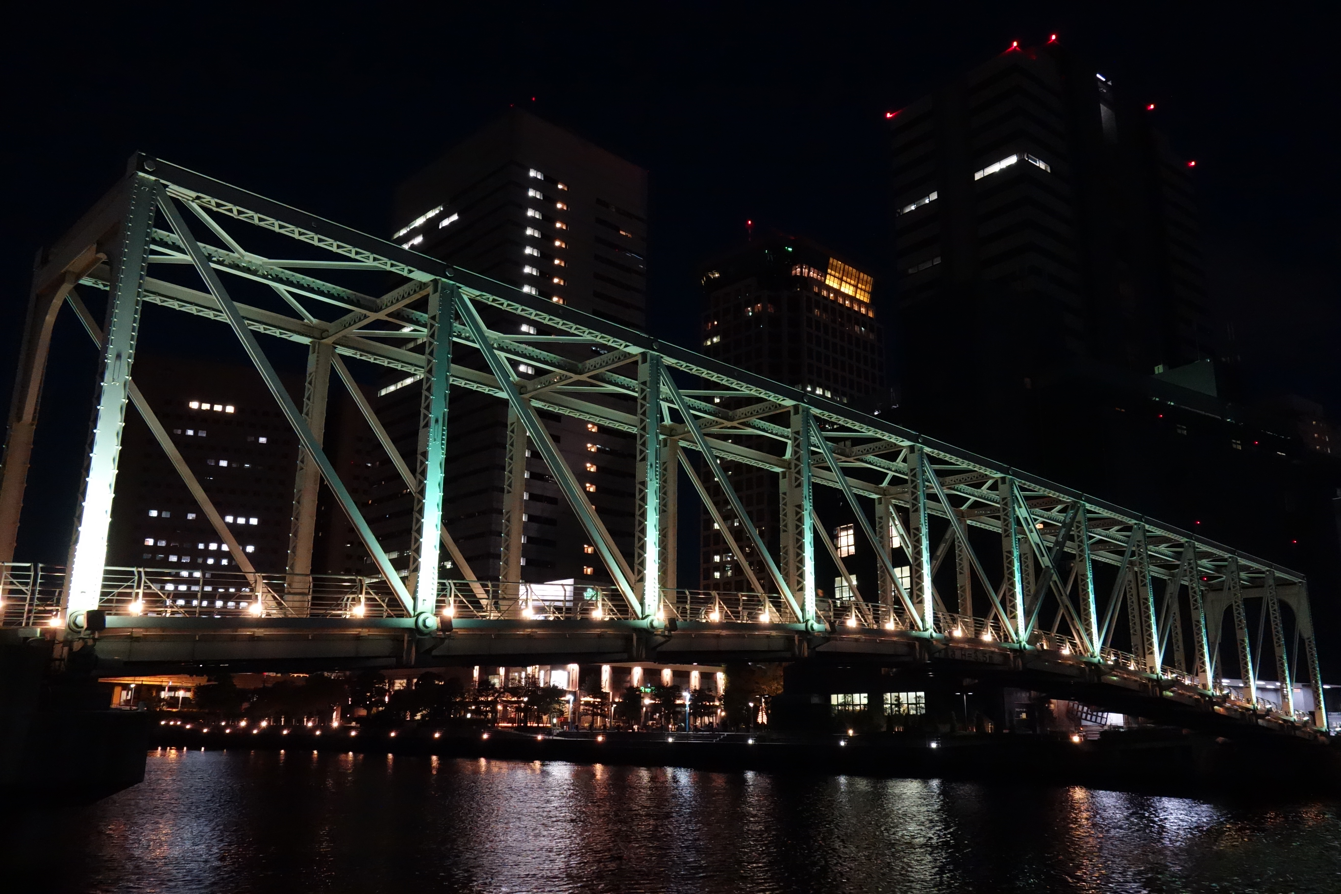 <b>ISO3200 / DSC-RX100 / 約5.2MB / 5,472×3,648 / 1/10秒 / F5.6 / 0EV / 10.4mm</b>