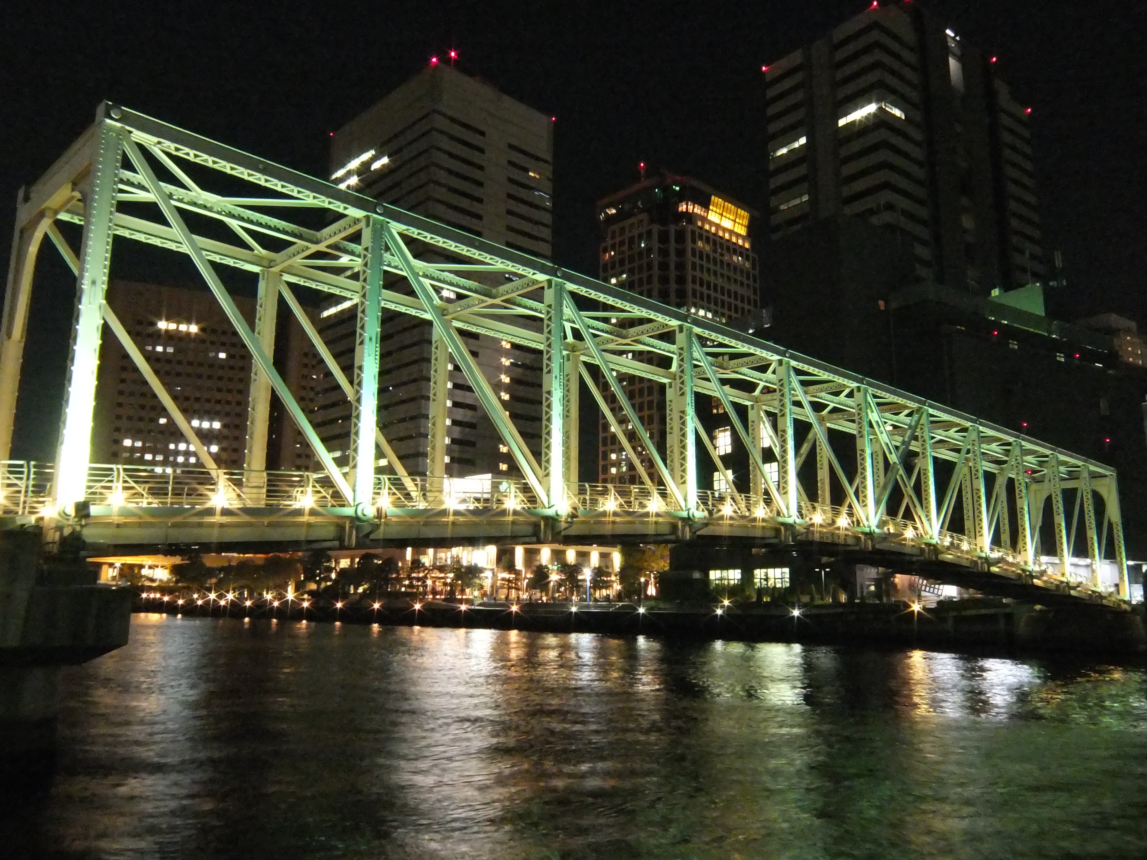 <b>ISO3200 / XF1 / 約4.8MB / 4,000×3,000 / 1/2.3秒 / F5.6 / 0EV / 6.4mm</b>