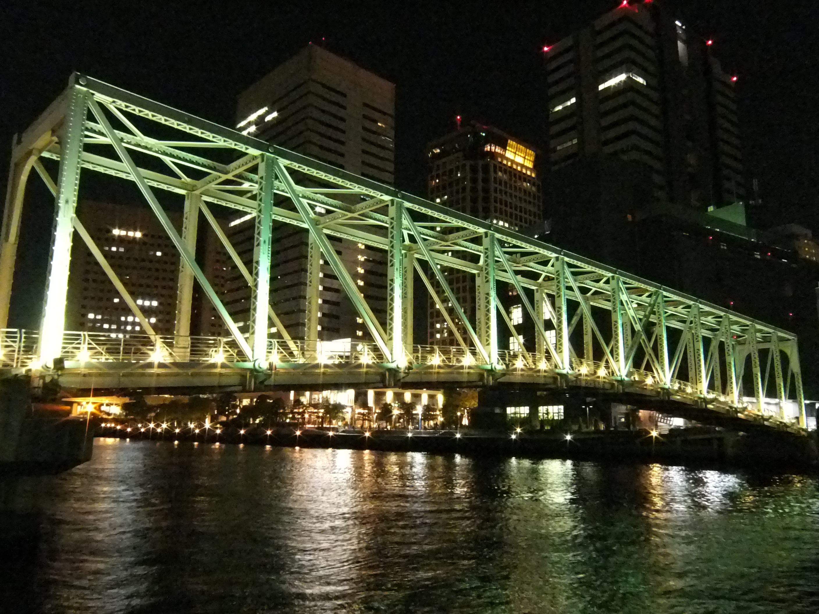 <b>ISO6400 / XF1 / 約2.5MB / 2,816×2,112 / 1/5秒 / F5.6 / 0EV / 6.4mm</b>