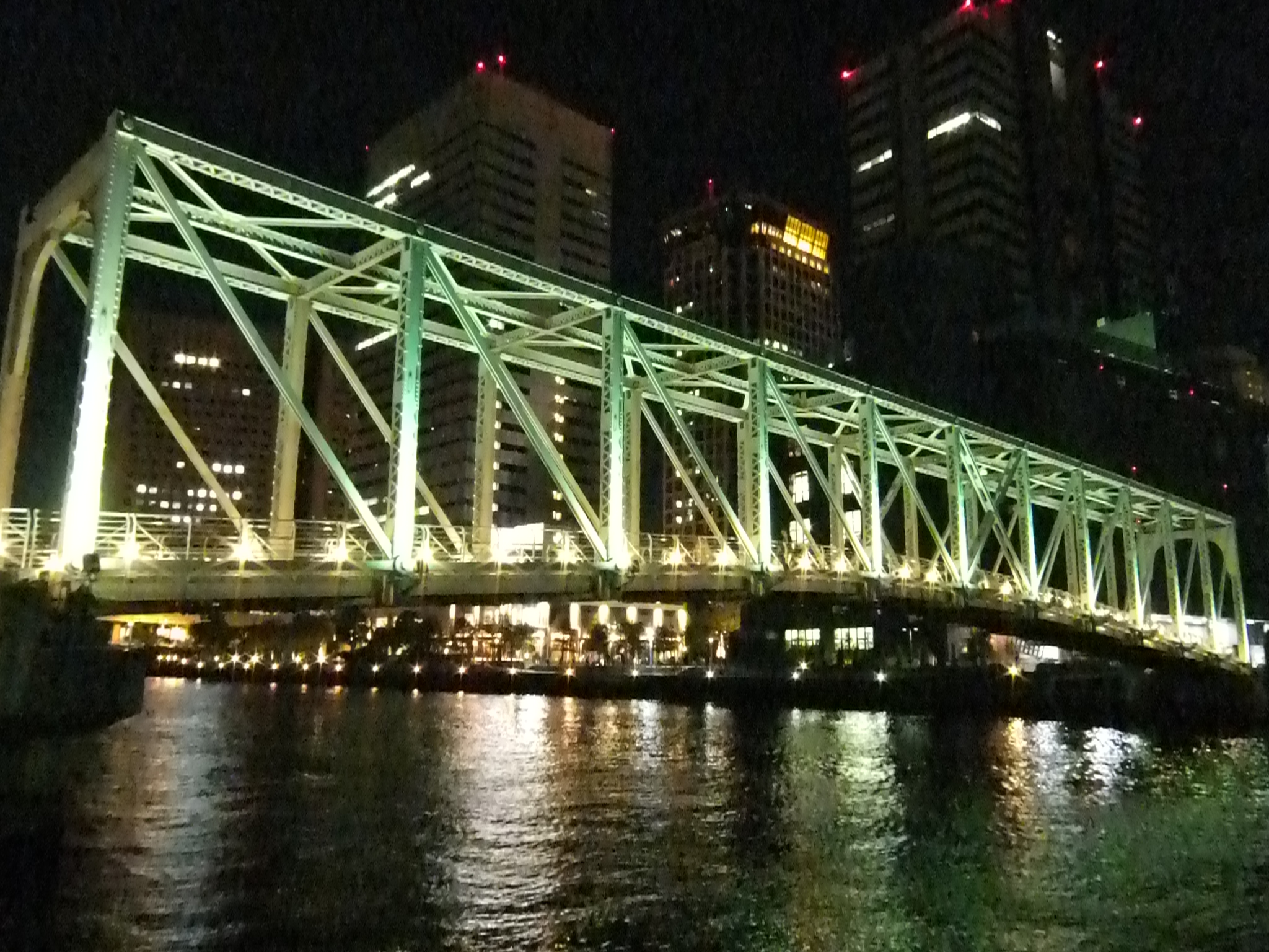 <b>ISO12800 / XF1 / 約1.6MB / 2,048×1,536 / 1/10秒 / F5.6 / 0EV / 6.4mm</b>