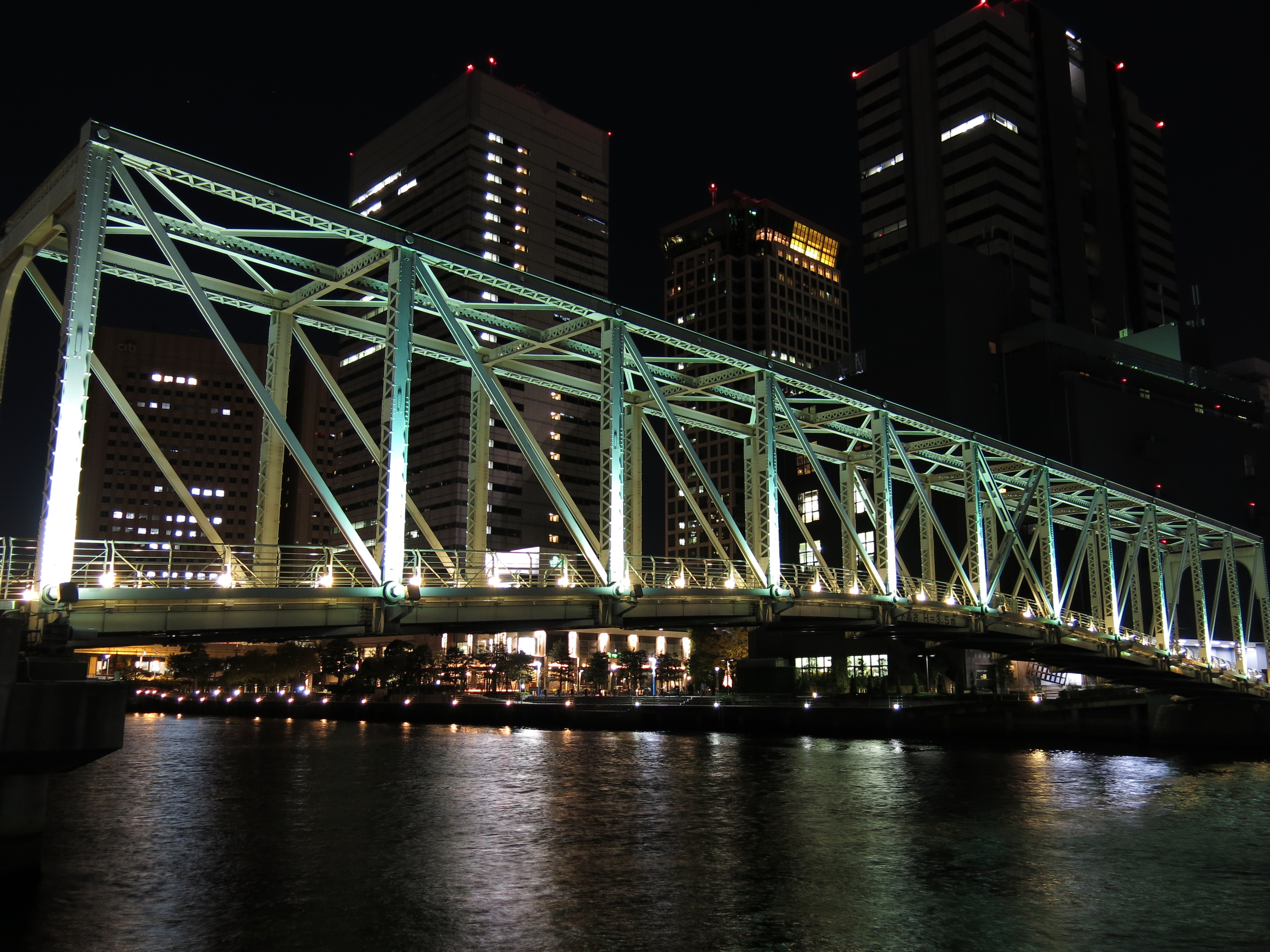 <b>ISO100 / PowerShot G15 / 約3.1MB / 4,000×3,000 / 1/1.2秒 / F2 / 0EV / 6mm</b>