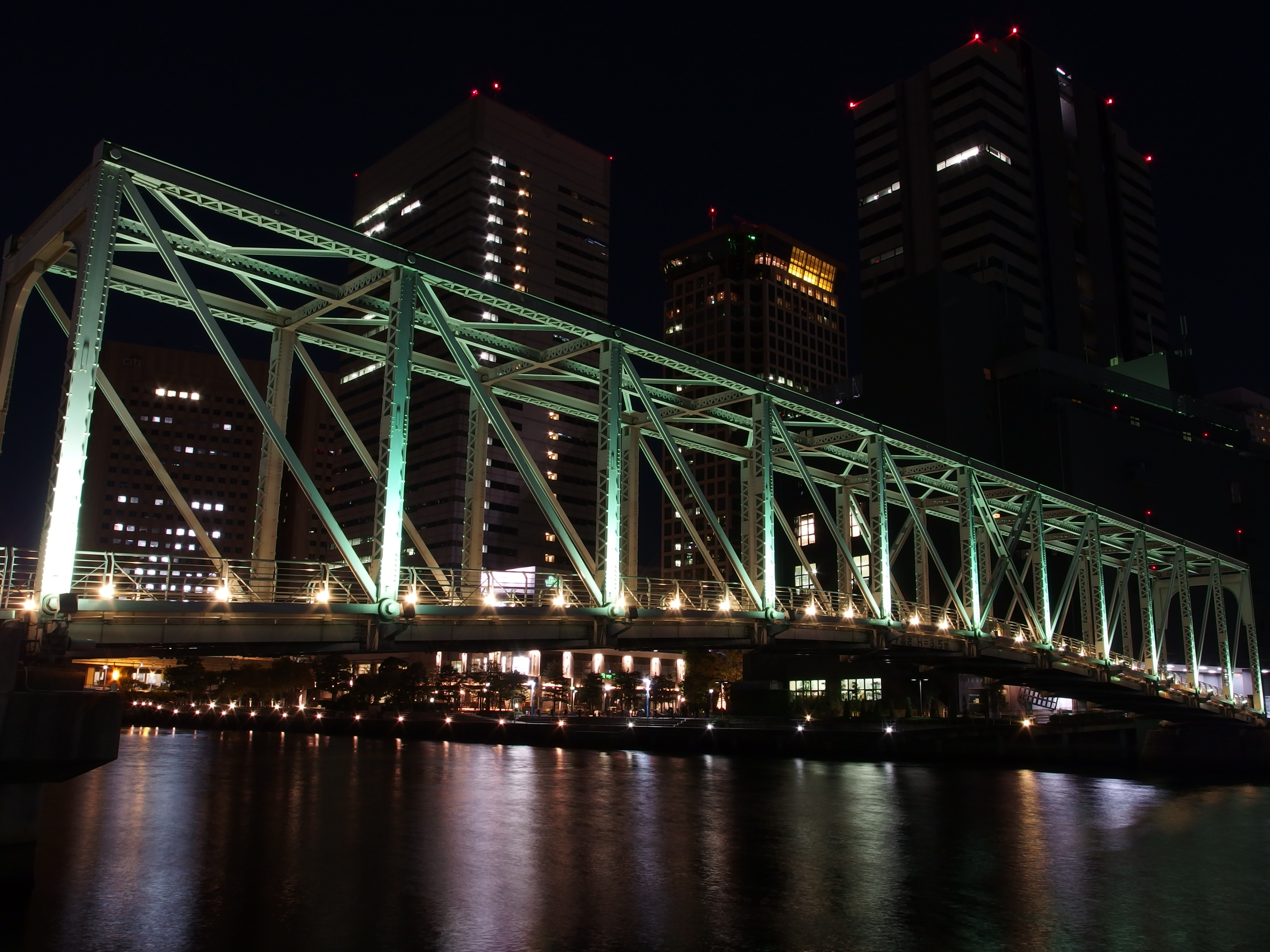 <b>ISO100 / XZ-2 / 約4.6MB / 3,968×2,976 / 4秒 / F5.6 / 0EV / 6mm</b>