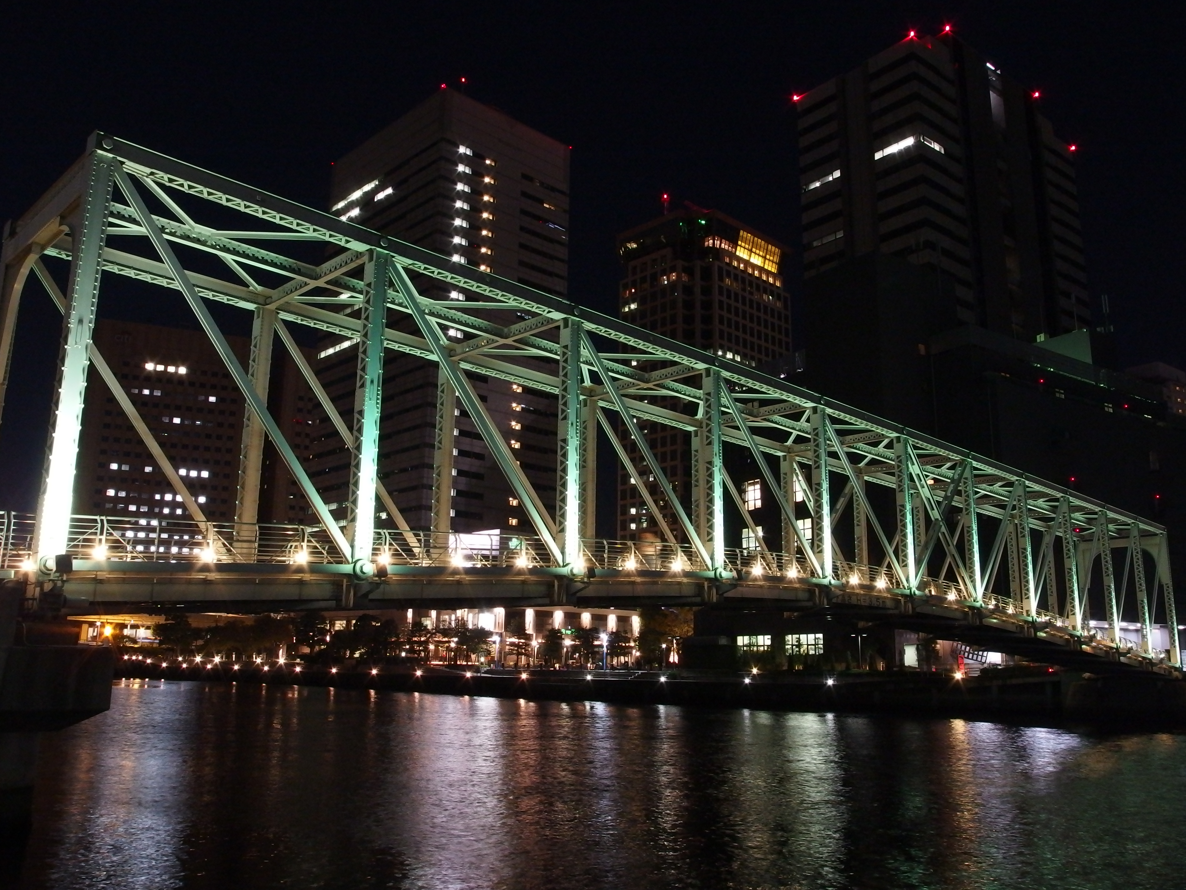 <b>ISO800 / XZ-2 / 約4.7MB / 3,968×2,976 / 1/1.6秒 / F5.6 / 0EV / 6mm</b>