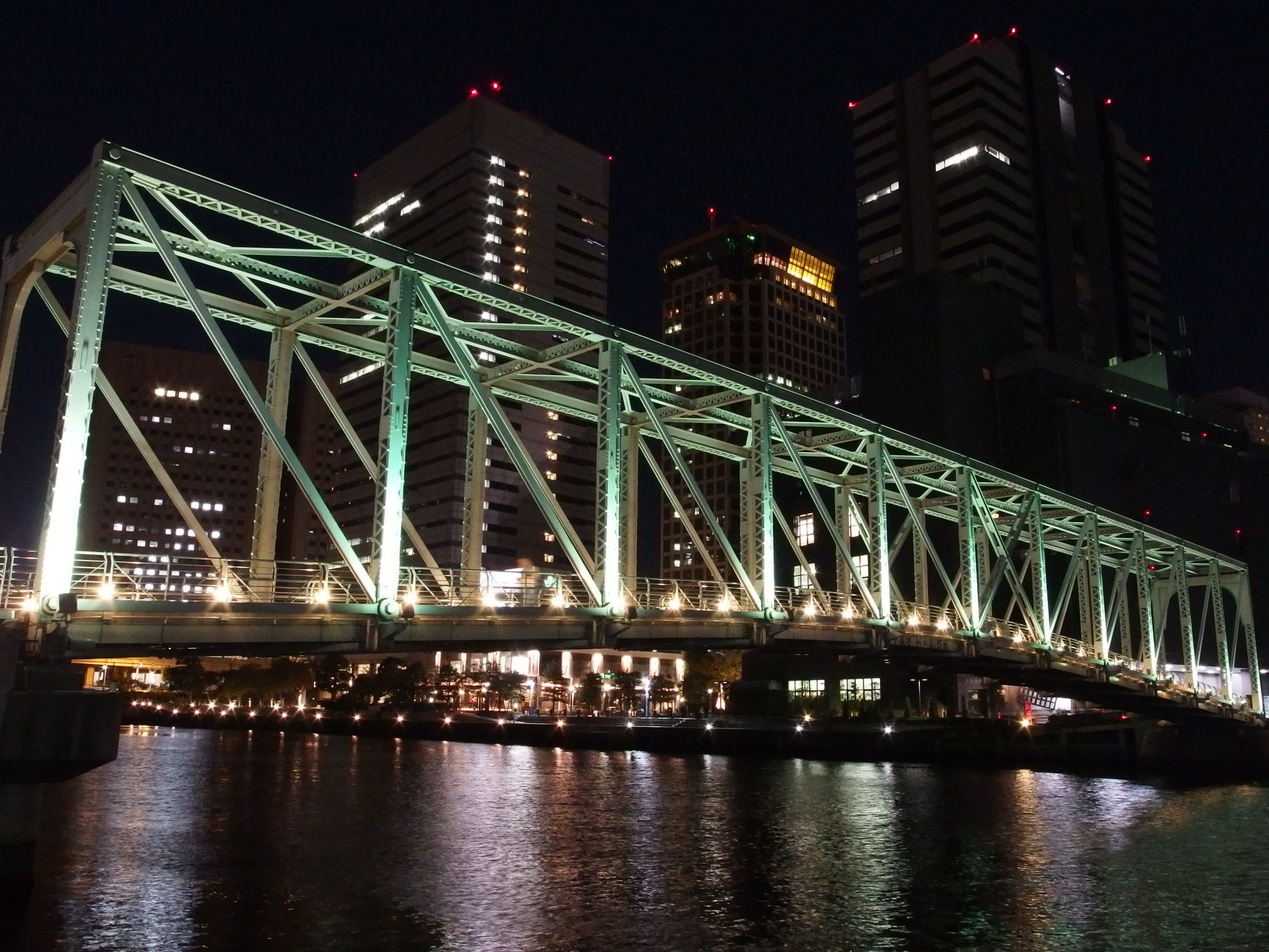 <b>ISO1600 / XZ-2 / 約5.1MB / 3,968×2,976 / 1/2.5秒 / F5.6 / 0EV / 6mm</b>