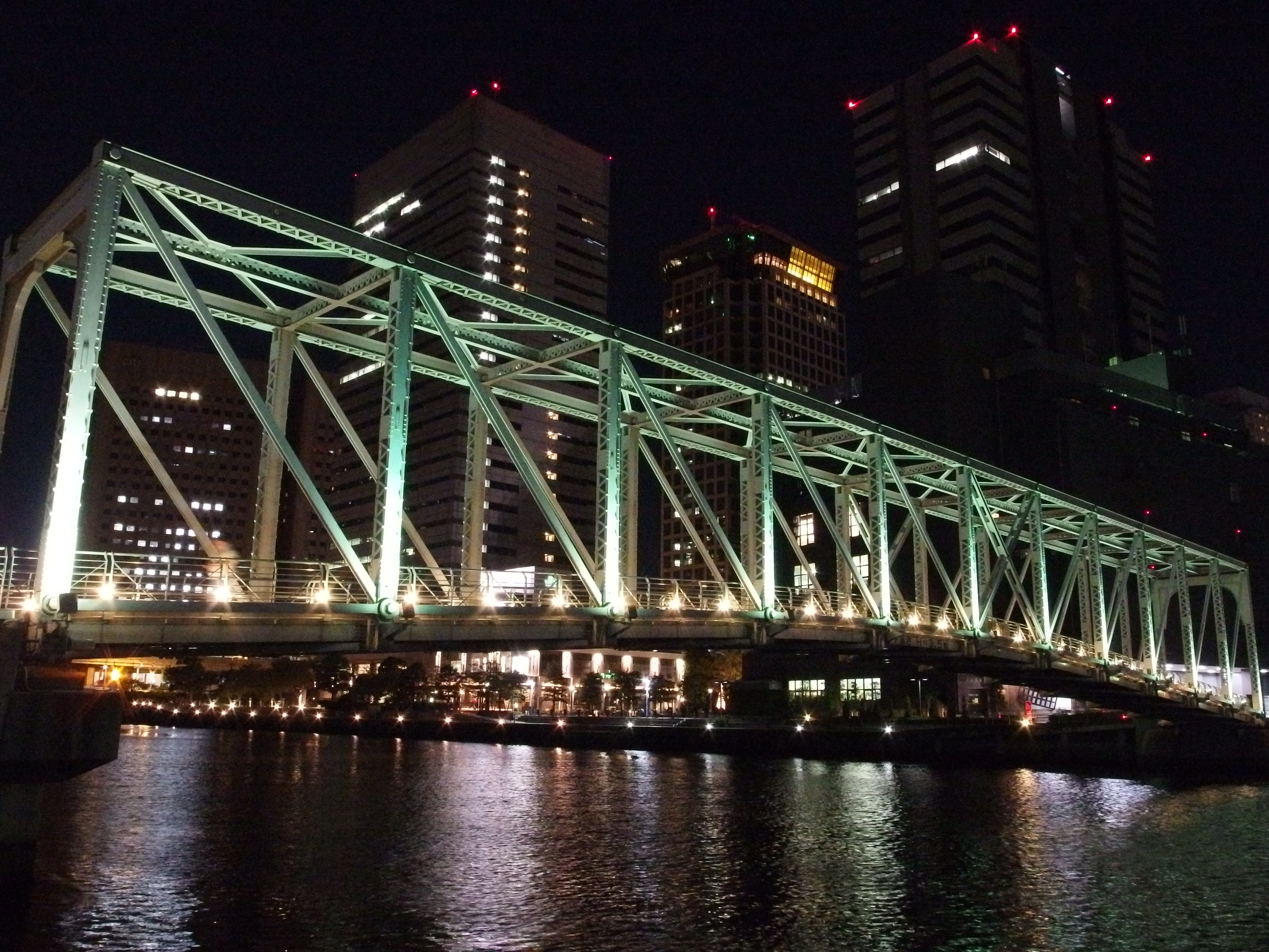 <b>ISO3200 / XZ-2 / 約5.7MB / 3,968×2,976 / 1/5秒 / F5.6 / 0EV / 6mm</b>