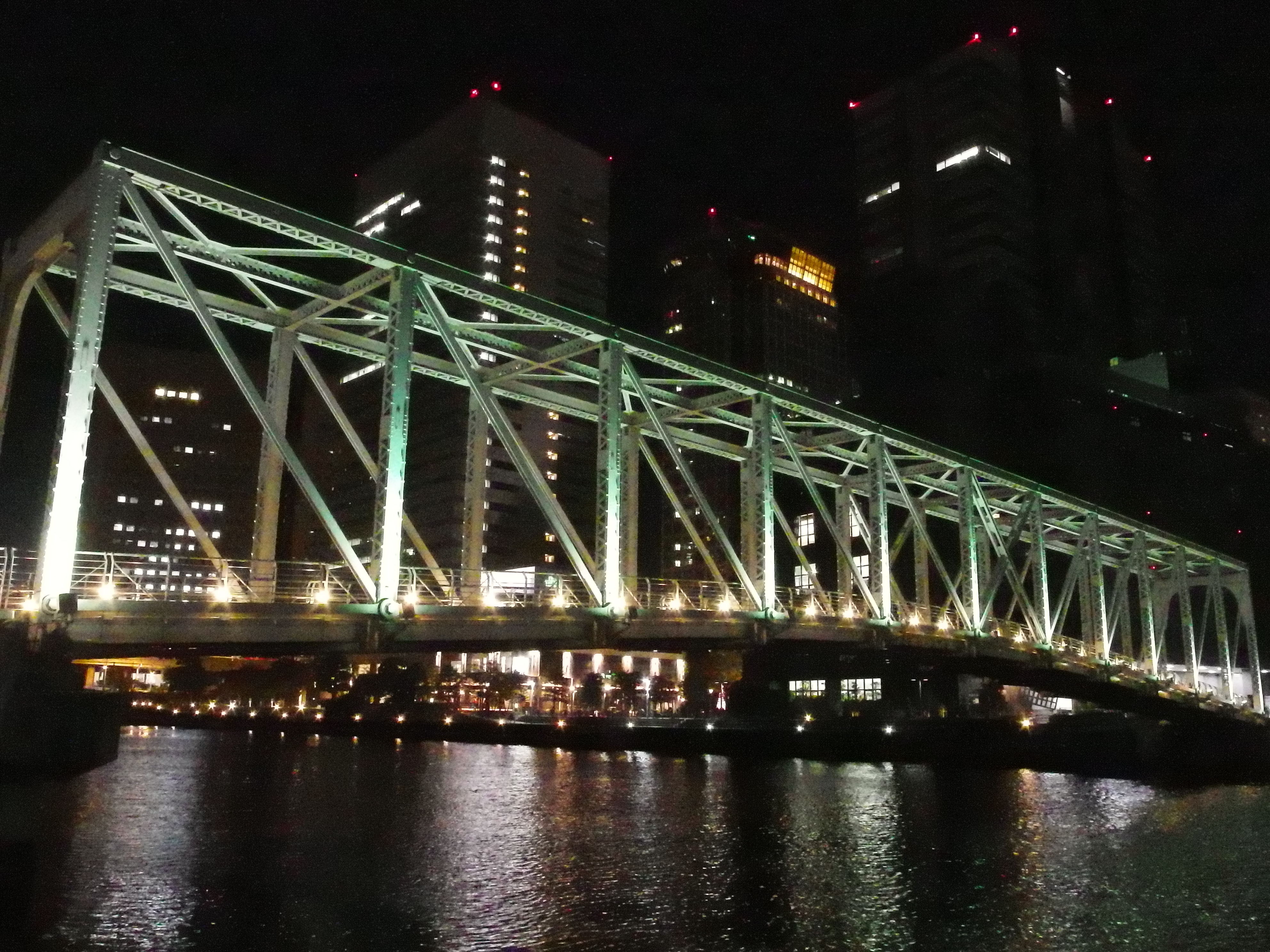 <b>ISO12800 / XZ-2 / 約5.5MB / 3,968×2,976 / 1/20秒 / F5.6 / 0EV / 6mm</b>