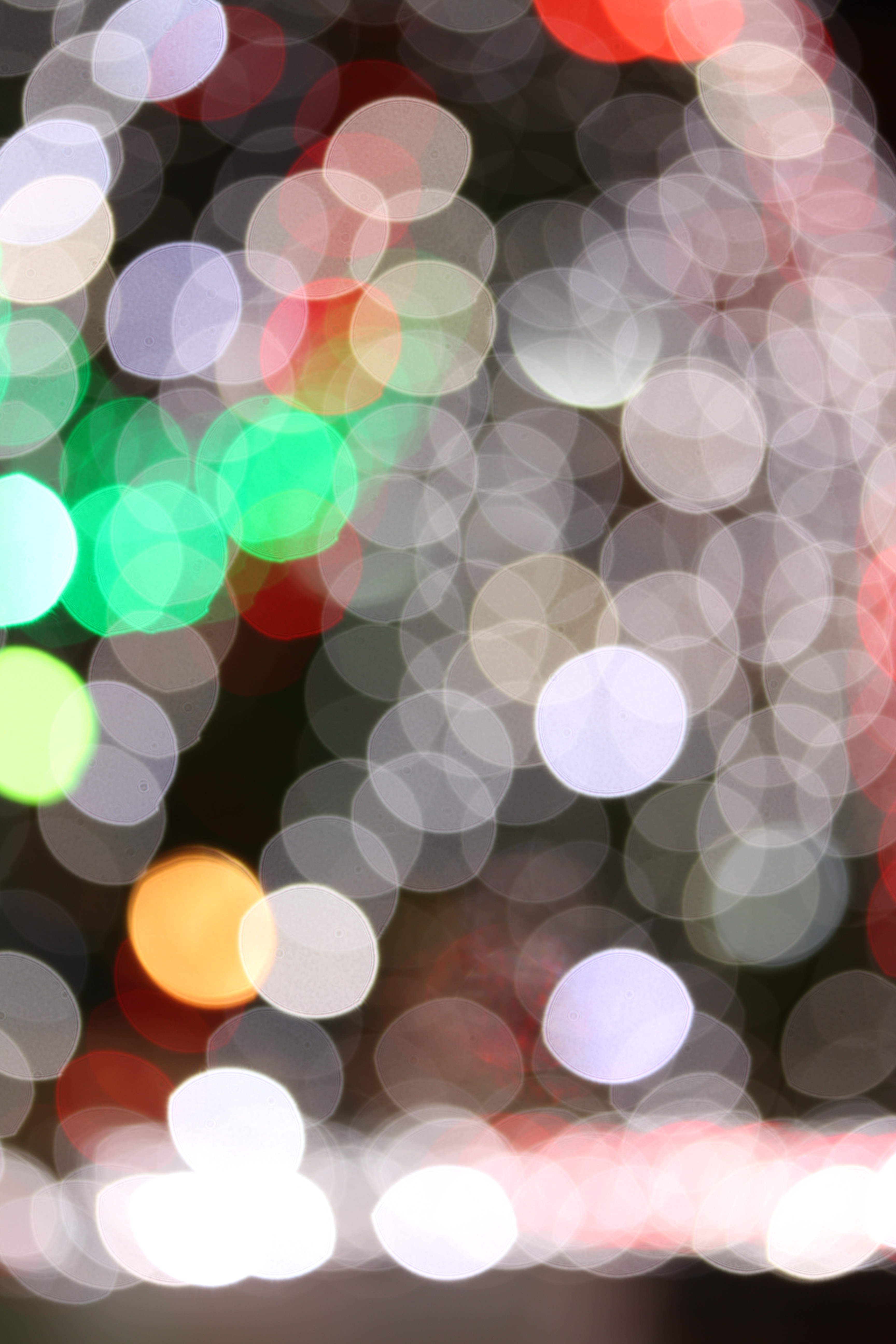 円形絞りじゃないから開放で。でも、ラグビーボール状になるし、絞り羽根のエッジが出ているのか、不可解な欠け方をしているのもある。EOS M / EF-S 60mm F2.8 Macro USM / 5,184×3,456 / 0.3秒 / F2.8 / ISO100 / WB:太陽光 / 60mm（96mm相当）