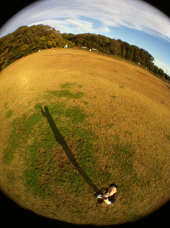 高く放り投げれば、こんな撮影もできる。一眼レフだとここまで高く投げることはできない。iPhoneもやるじゃないか!