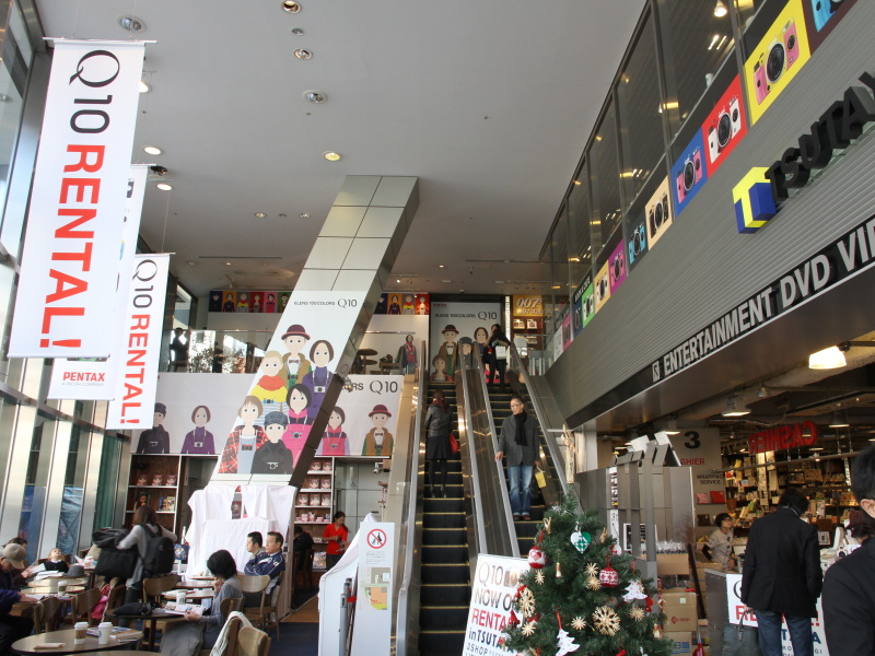 TSUTAYA TOKYO ROPPONGIには「Q10 RENTAL」の文字が躍る