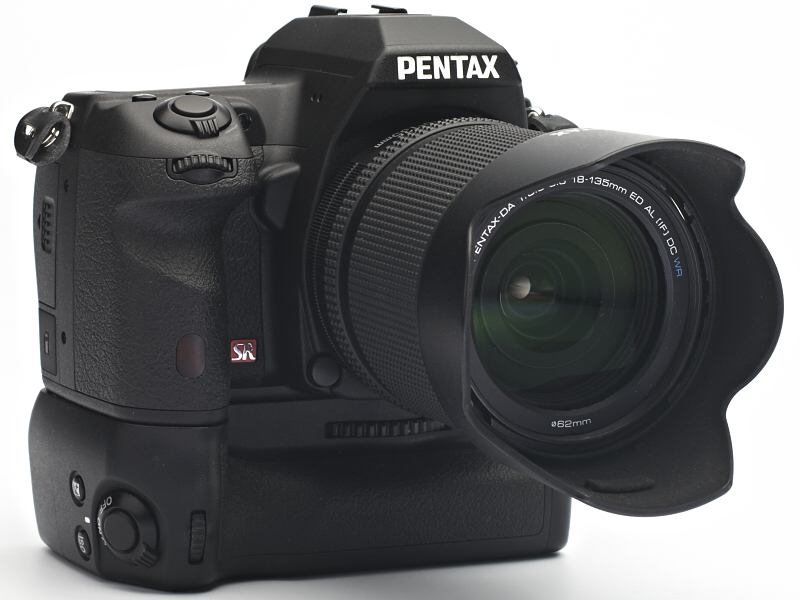 バッテリーグリップはK-7用に設計された「D-BG4」を継続して使う。