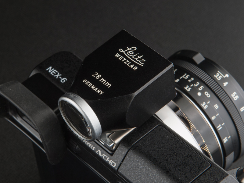 ライツSLOOZは広角28mmファインダーだ。中古相場は3〜5万円程度