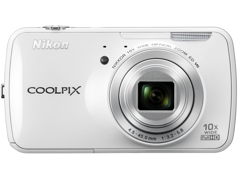 ニコンCOOLPIX S800c。「Android OSを搭載し、アプリケーションやWi-Fiが利用可能なコンパクトデジタルカメラ」