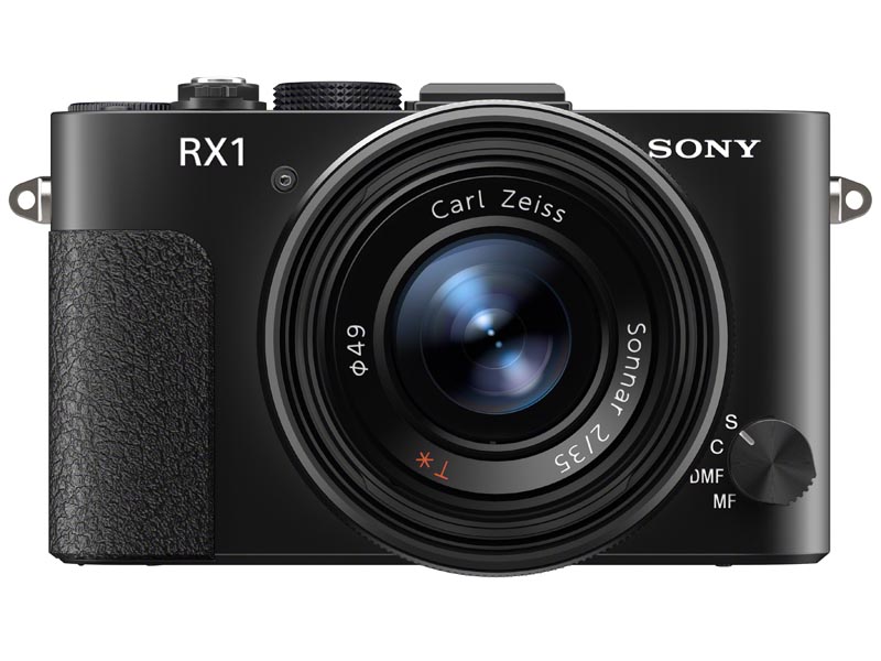 ソニー サイバーショットDSC-RX1。「35mm判フルサイズ撮像素子に35mmF2単焦点レンズを採用したコンパクトデジタルカメラ」