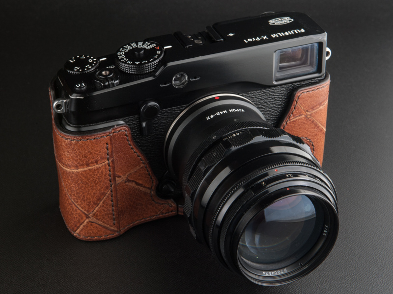 アキャブのX-Pro1エバレディケースは2万7,800円。その他の通常レザーのタイプは2万3,800円だ