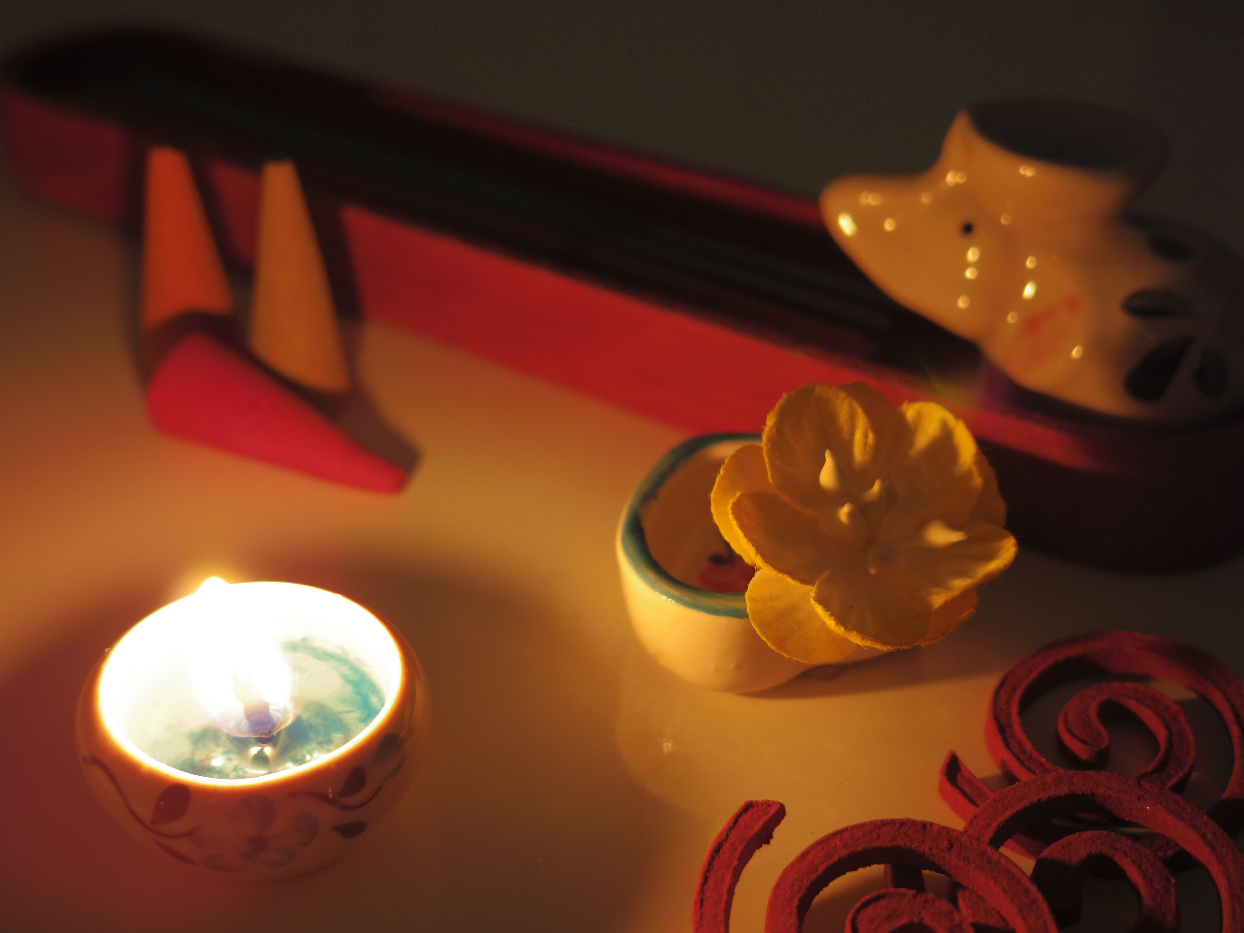 Q10のCTEで撮影。赤味と明るさが増した分、キャンドルの炎が派手に写ってしまいました。PENTAX Q10 / 01 STANDARD PRIME / 約2MB / 4,000×3,000 / 1/6秒 / F1.9 / 0EV / ISO125 / Aperture Priority / WB：CTE / 8.5mm