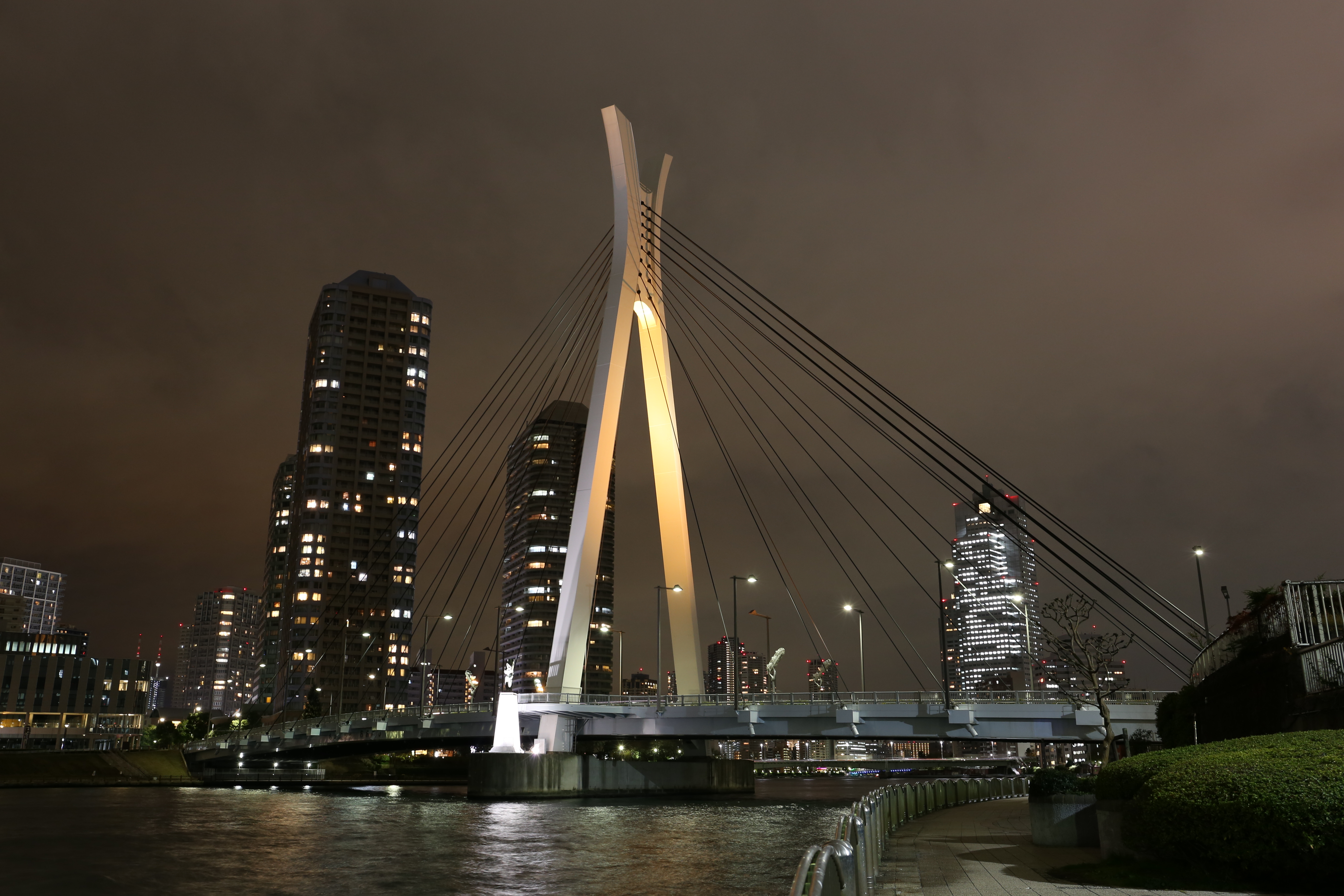 ISO800 / EOS 6D / EF 24-70mm F4 L IS USM / 約5.1MB / 5,472×3,648 / 1.3秒 / F8 / 0EV / 31mm