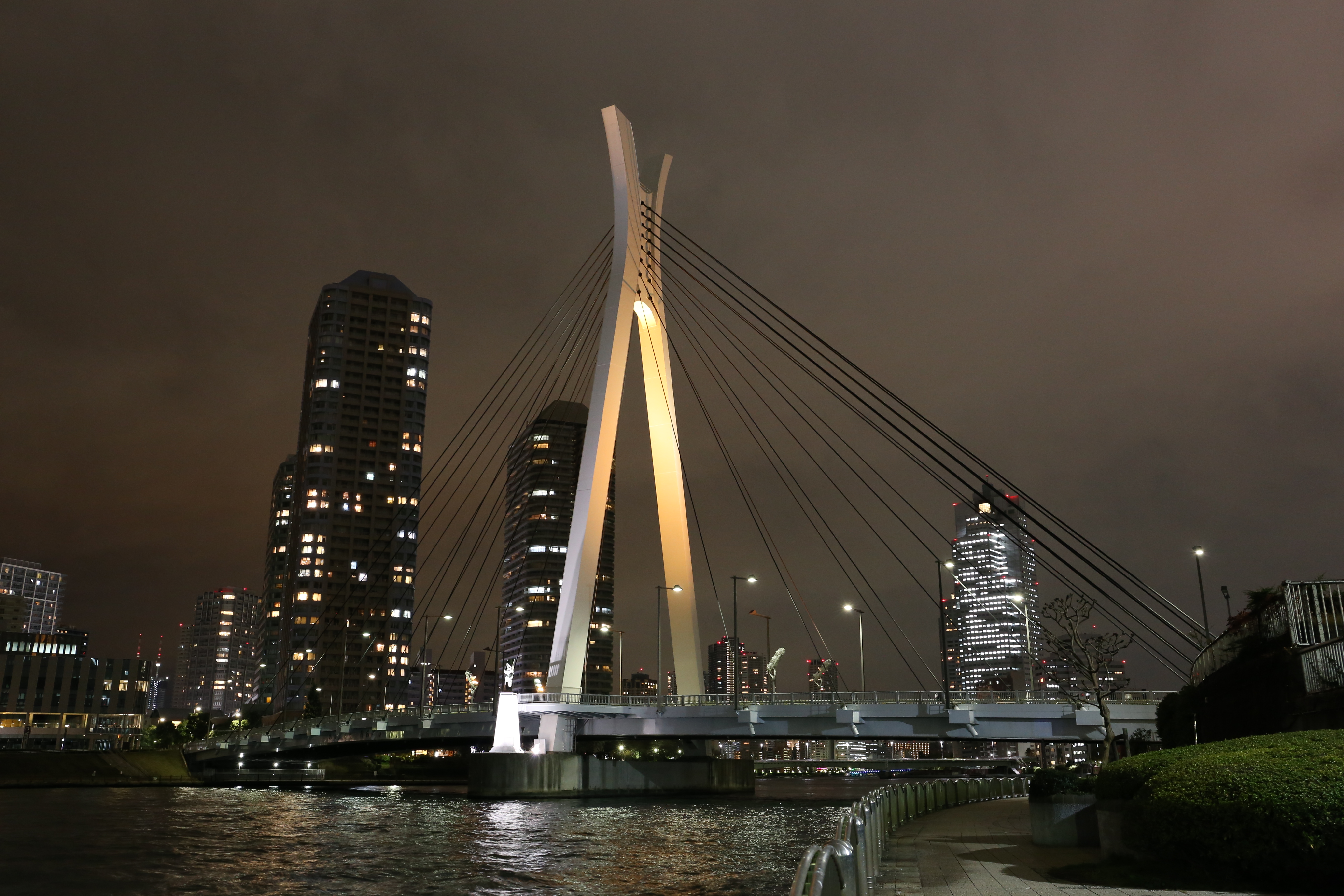 ISO3200 / EOS 6D / EF 24-70mm F4 L IS USM / 約5.7MB / 5,472×3,648 / 1/3秒 / F8 / 0EV / 31mm