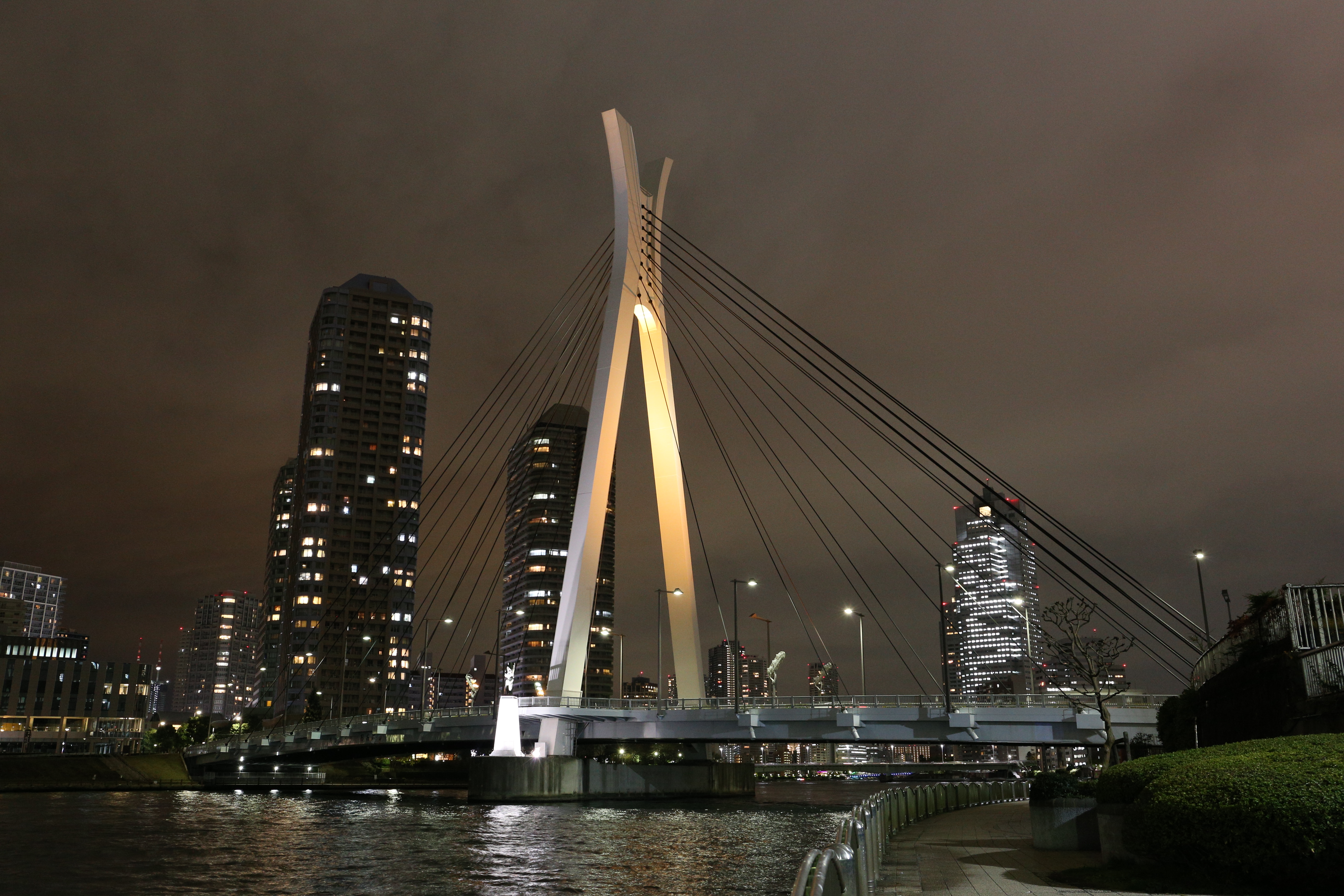 ISO3200 / EOS 6D / EF 24-70mm F4 L IS USM / 約7.6MB / 5,472×3,648 / 1/3秒 / F8 / 0EV / 31mm