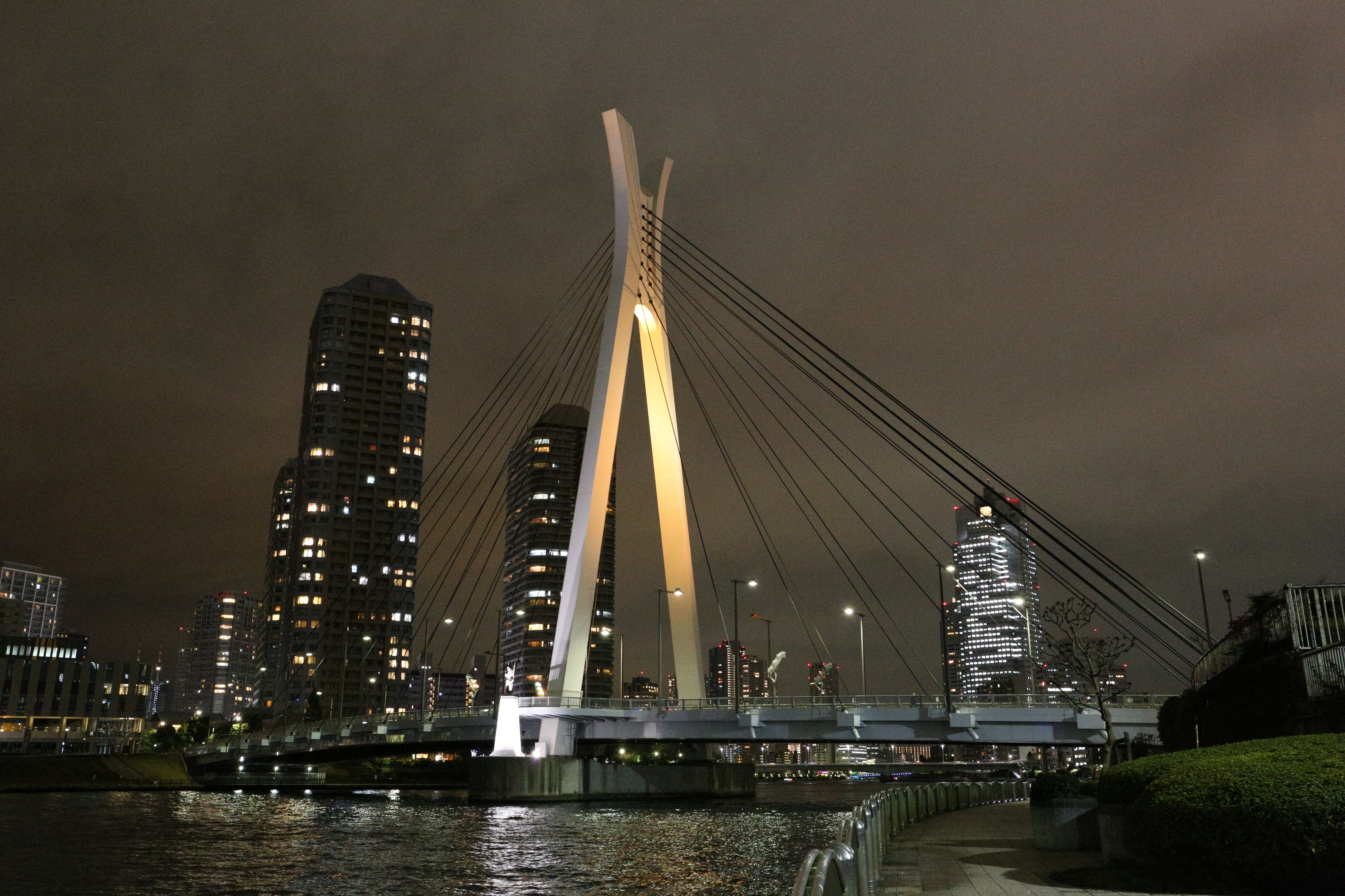 ISO12800 / EOS 6D / EF 24-70mm F4 L IS USM / 約10.4MB / 5,472×3,648 / 1/13秒 / F8 / 0EV / 31mm