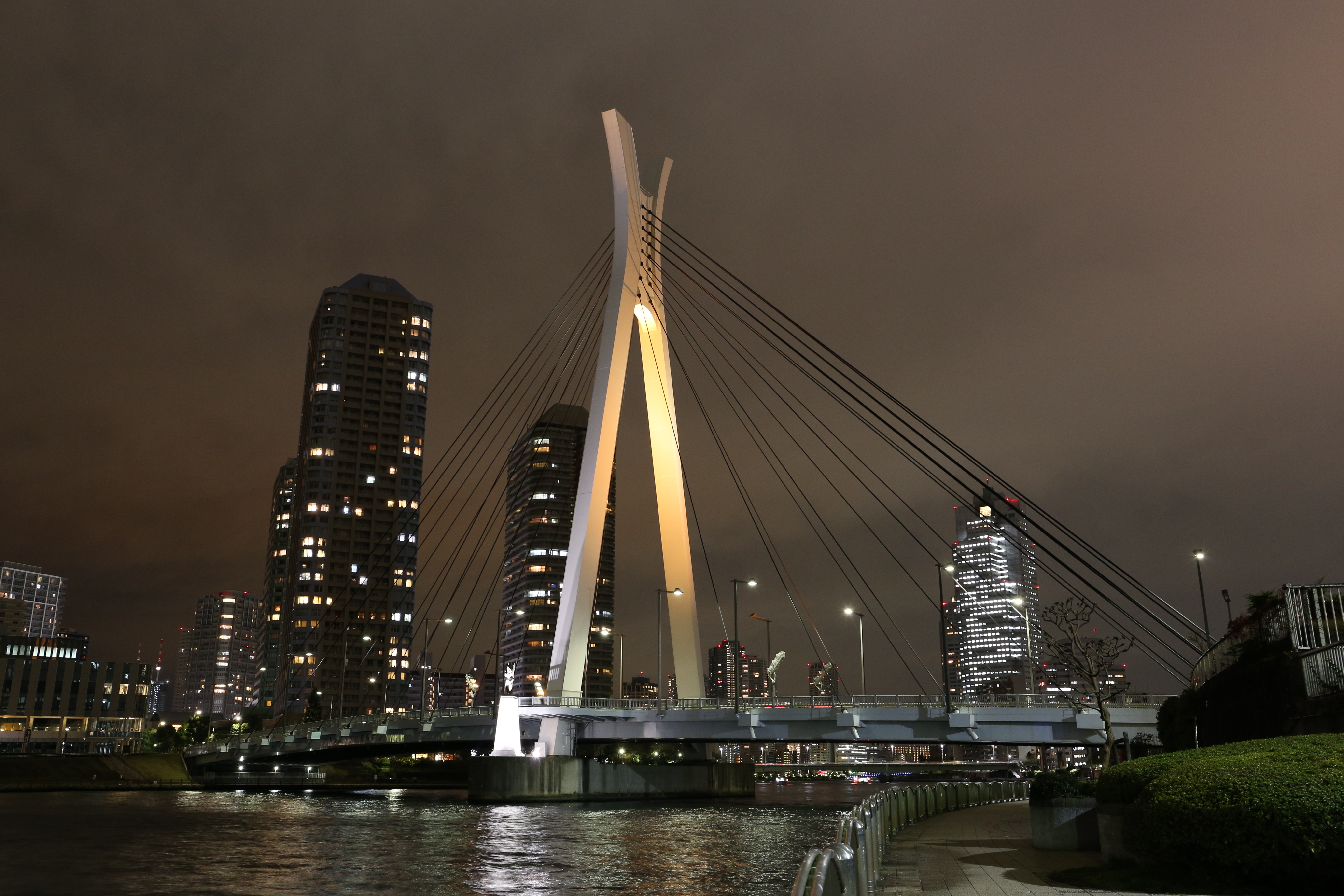 ISO1600 / EOS 6D / EF 24-70mm F4 L IS USM / 約6MB / 5,472×3,648 / 1/1.7秒 / F8 / 0EV / 31mm