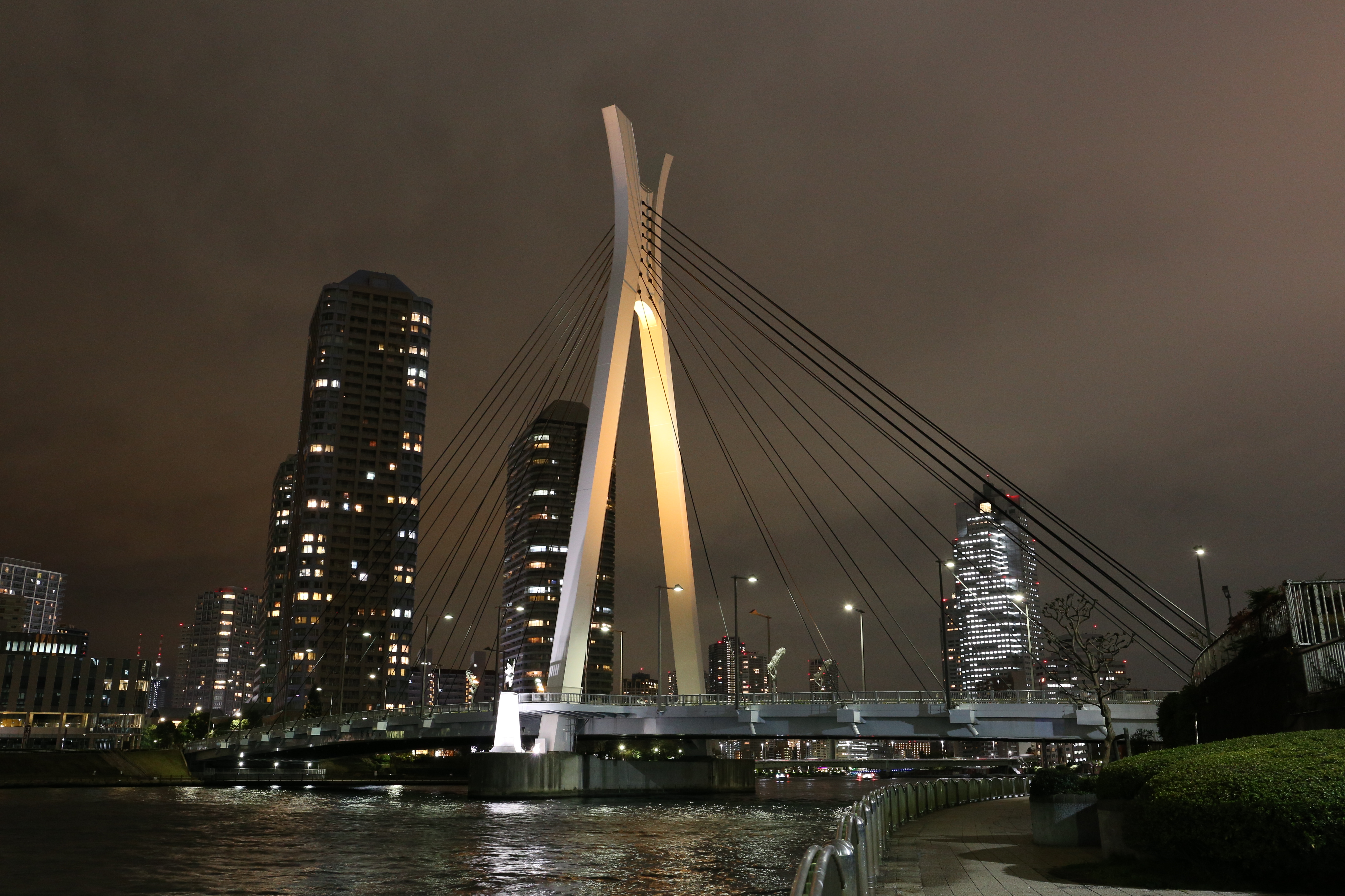 ISO3200 / EOS 6D / EF 24-70mm F4 L IS USM / 約6.7MB / 5,472×3,648 / 1/3秒 / F8 / 0EV / 31mm