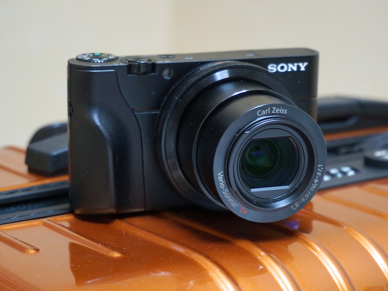 注意：Lensmate「SONY DSC-RX100専用 フィルタークイックチェンジアダプター」とRichard Franiec「SONY DSC-RX100カスタムグリップ」を装着しています