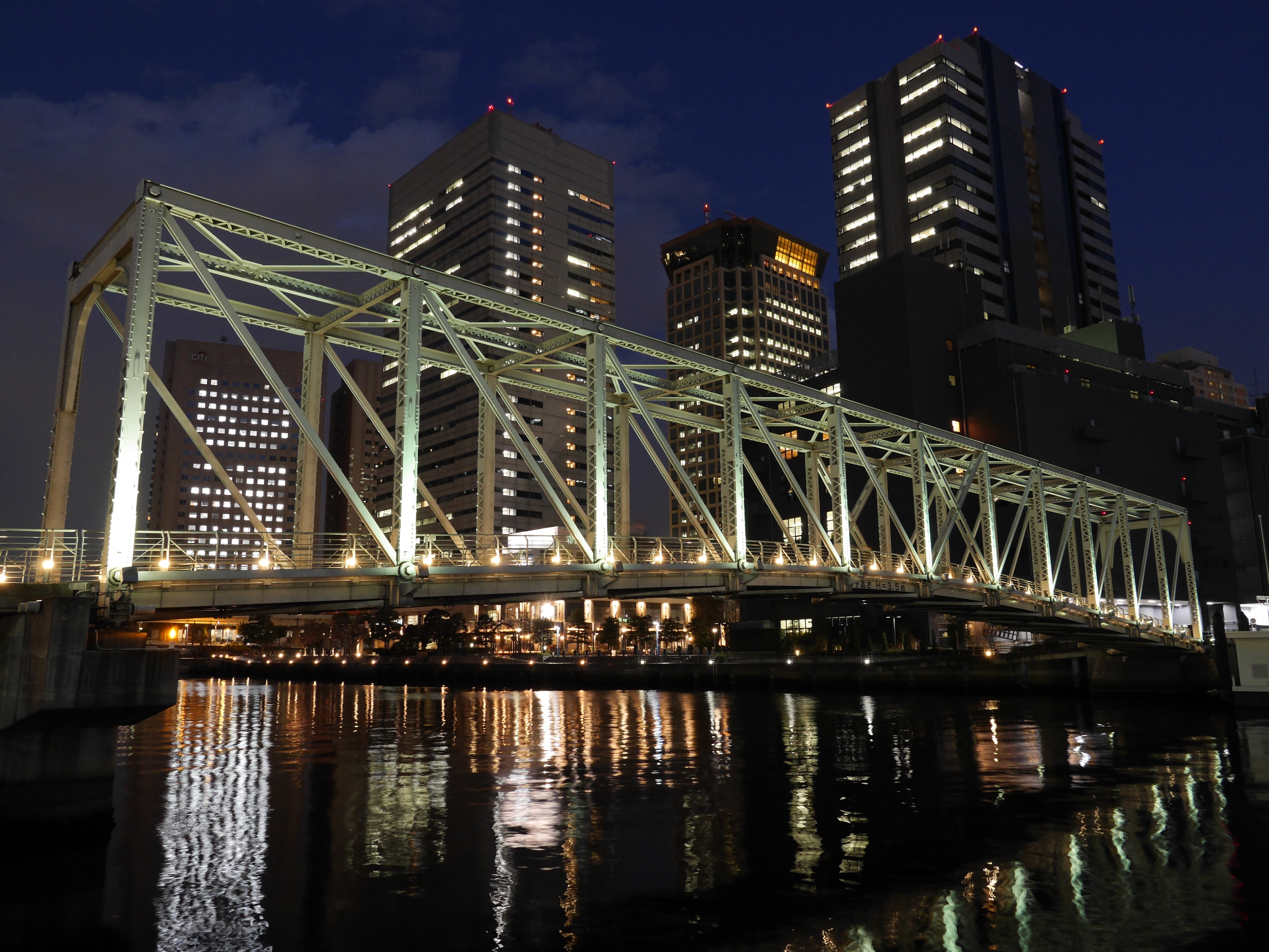 ISO800 / DMC-GH3 / LUMIX G X VARIO 12-35mm F2.8 ASPH./POEWR O.I.S. / 約6.8MB / 4,608×3,456 / 1/1.6秒 / F5.6 / 0EV / 12mm