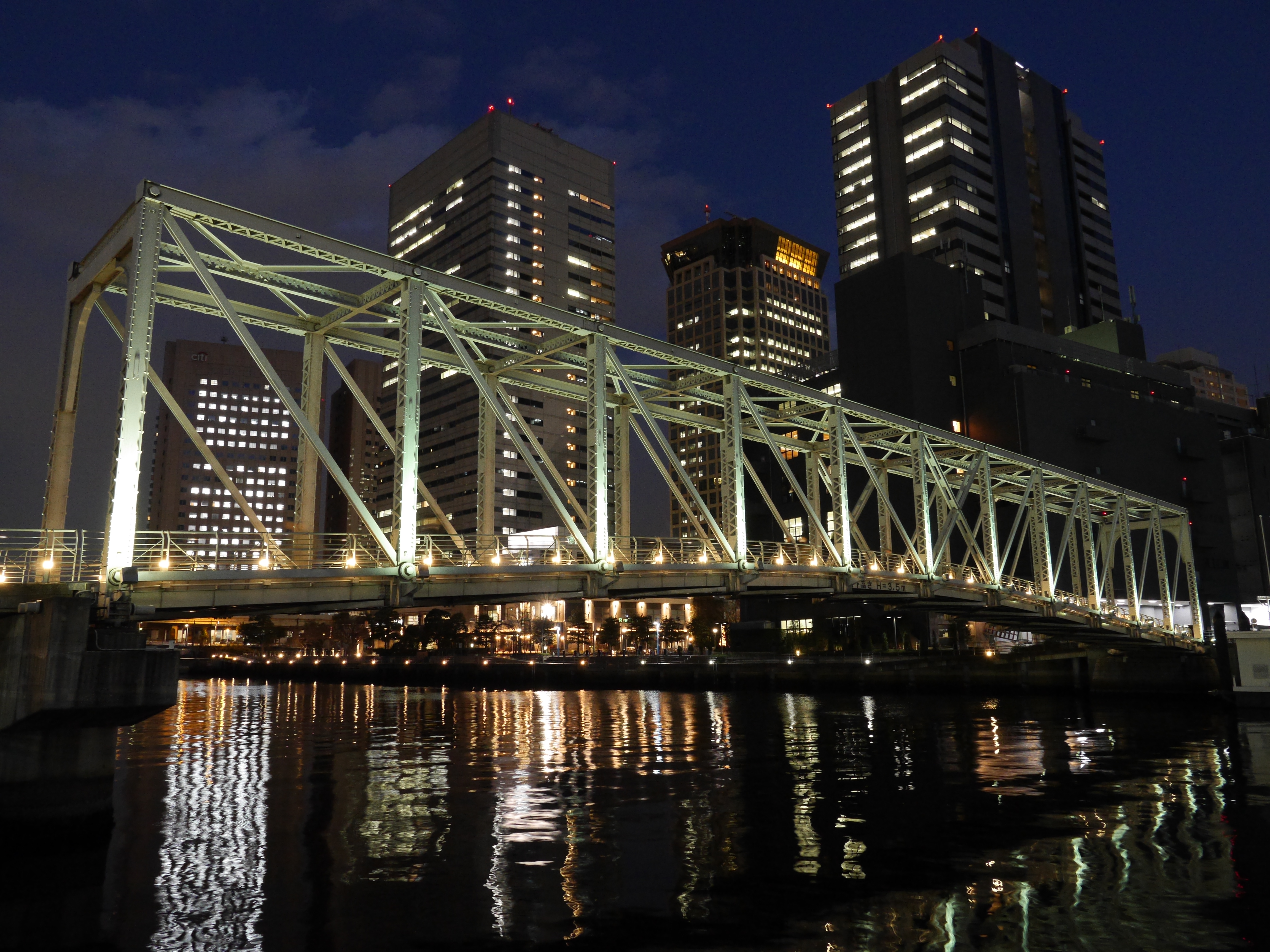 ISO1600 / DMC-GH3 / LUMIX G X VARIO 12-35mm F2.8 ASPH./POEWR O.I.S. / 約7.2MB / 4,608×3,456 / 1/3秒 / F5.6 / 0EV / 12mm