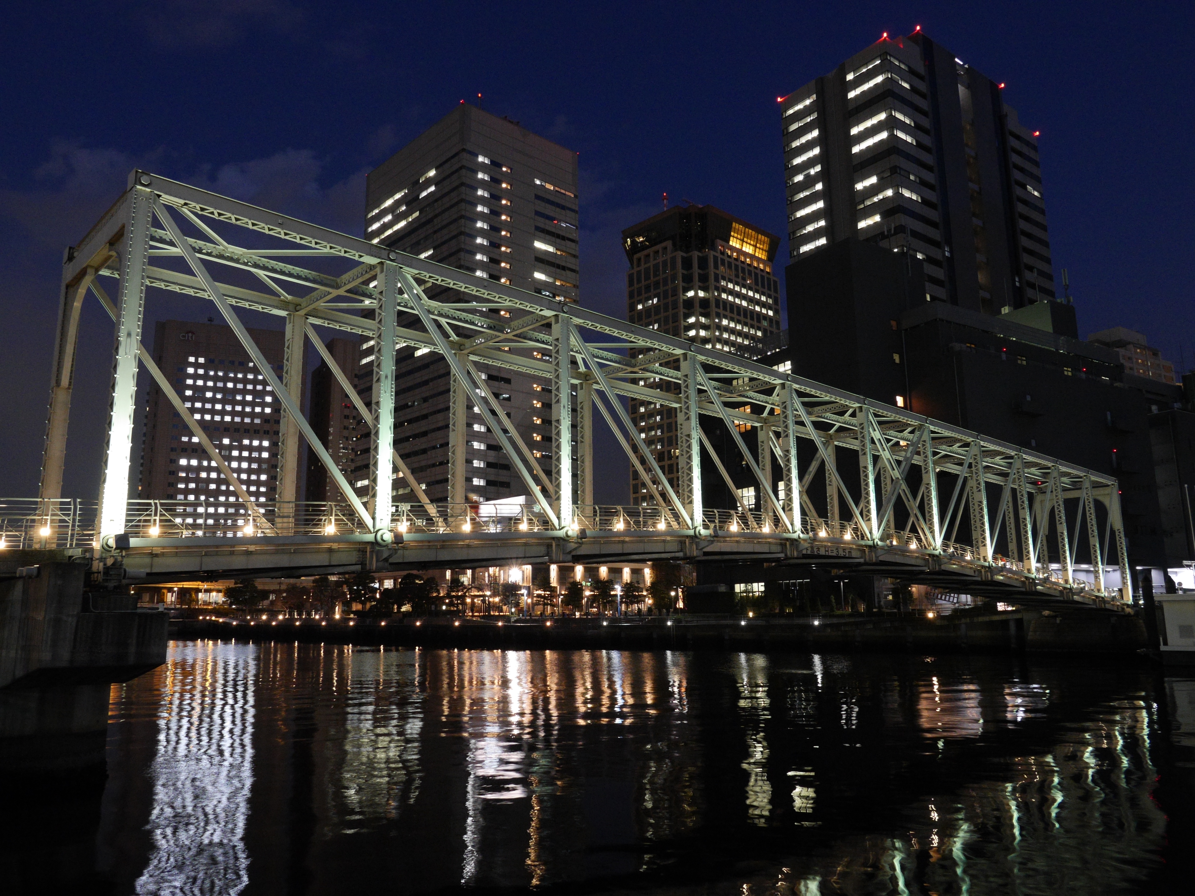 ISO1600 / DMC-GH3 / LUMIX G X VARIO 12-35mm F2.8 ASPH./POEWR O.I.S. / 約8.5MB / 4,608×3,456 / 1/3秒 / F5.6 / 0EV / 12mm