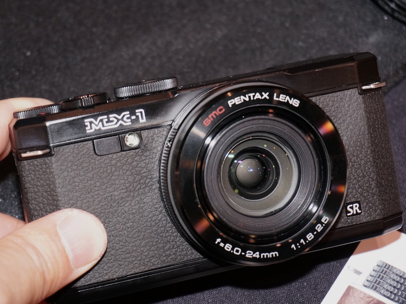 こちらはブラック