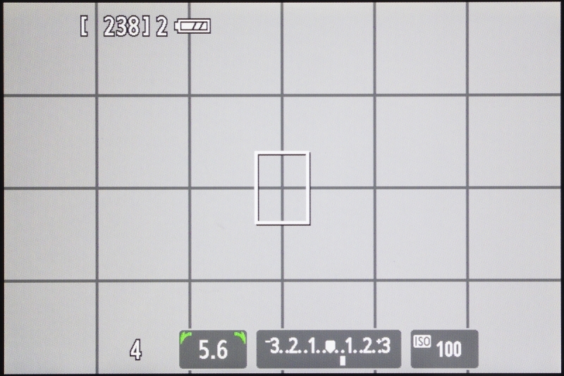 絞り優先AEで電子ダイヤルを回したときの画面。当たり前だがちゃんと絞り値が変わる。この状態は3秒ほど継続する。プログラムAE時のプログラムシフト操作は表示してくれないけど。