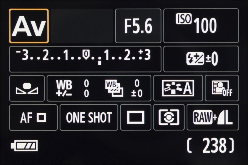 表示なしモードからインフォボタンを1回押すと表示されるインフォクイック画面。撮影モードが選択された状態にしておくと素早くモード変更ができる。