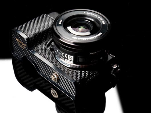 ブラック-カーボン仕上げ